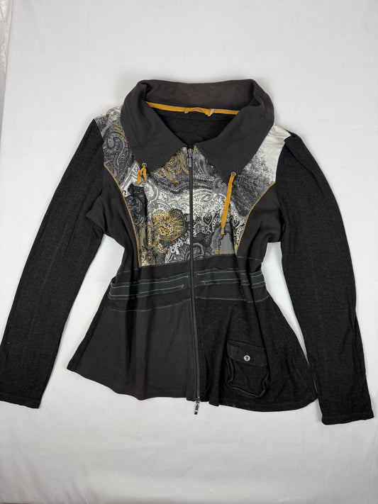 Black graphic zip up long sleeves top (XXL)