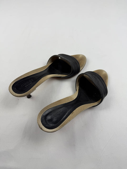 Beige real leather logo kitten heels mules (36)