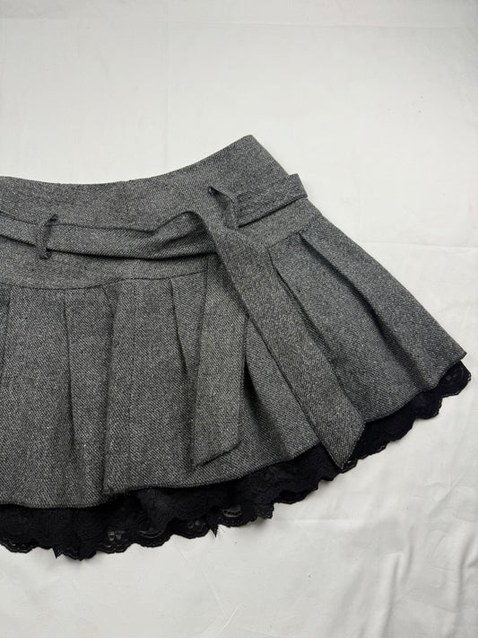 Grey low rise mini pleated skirt (M)