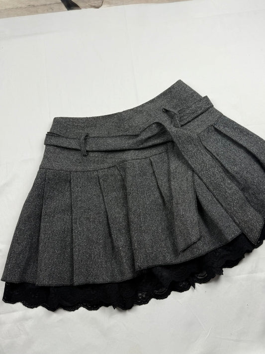 Grey low rise mini pleated skirt (M)