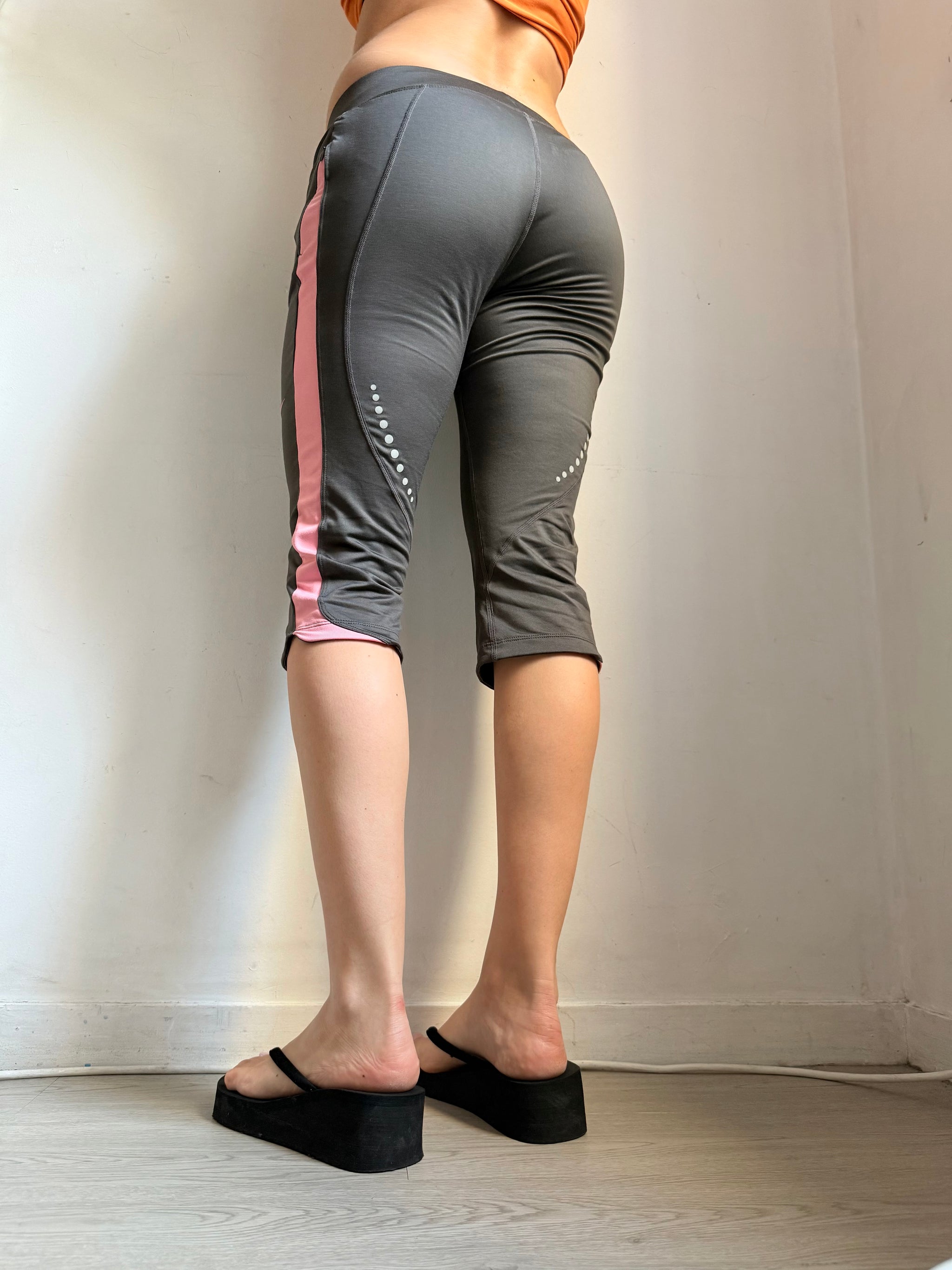 Grey activewear capri pants (S)