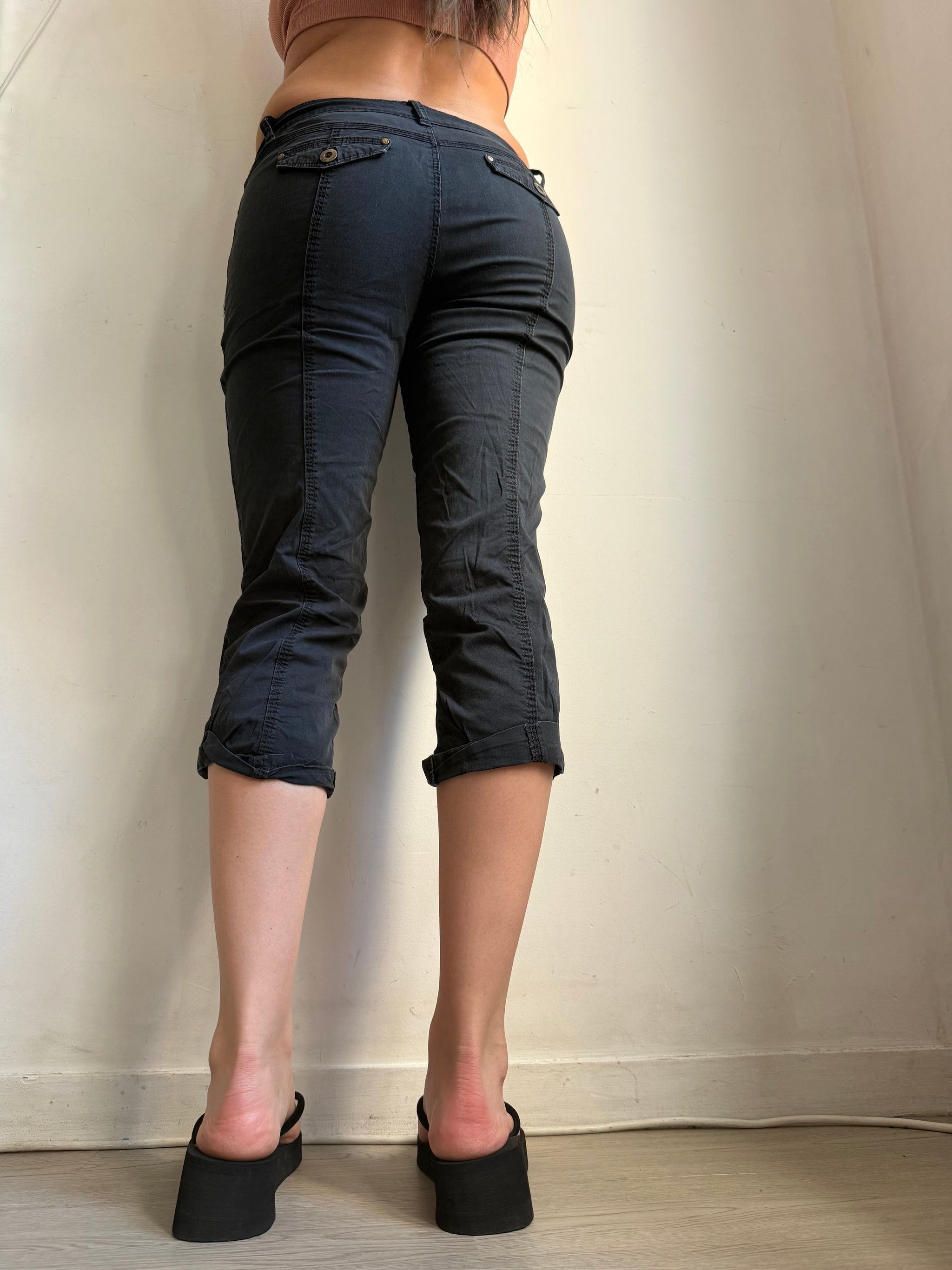Black utility low rise capri pants (S/M)