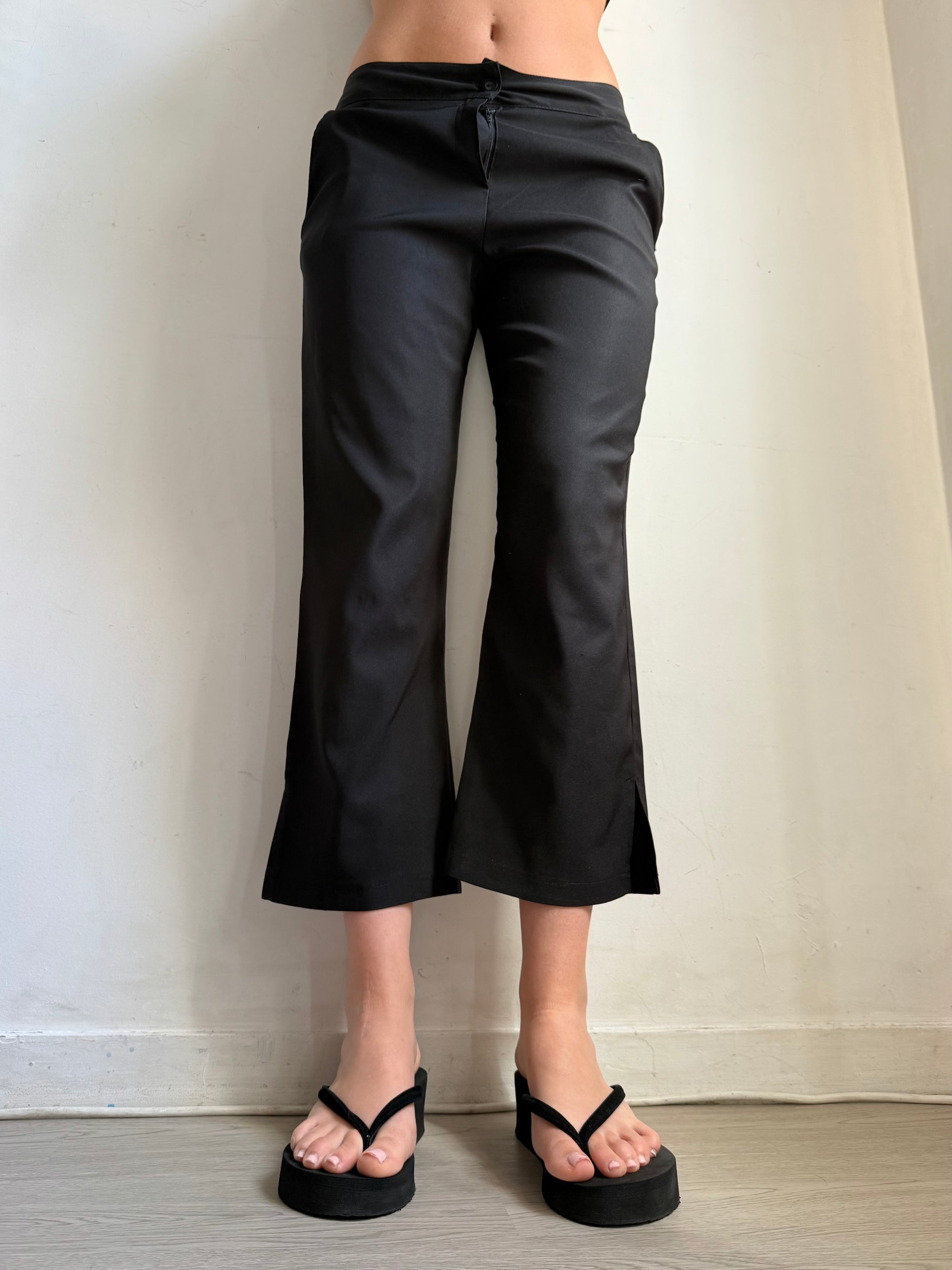 Black office low rise capri pants (M/L)