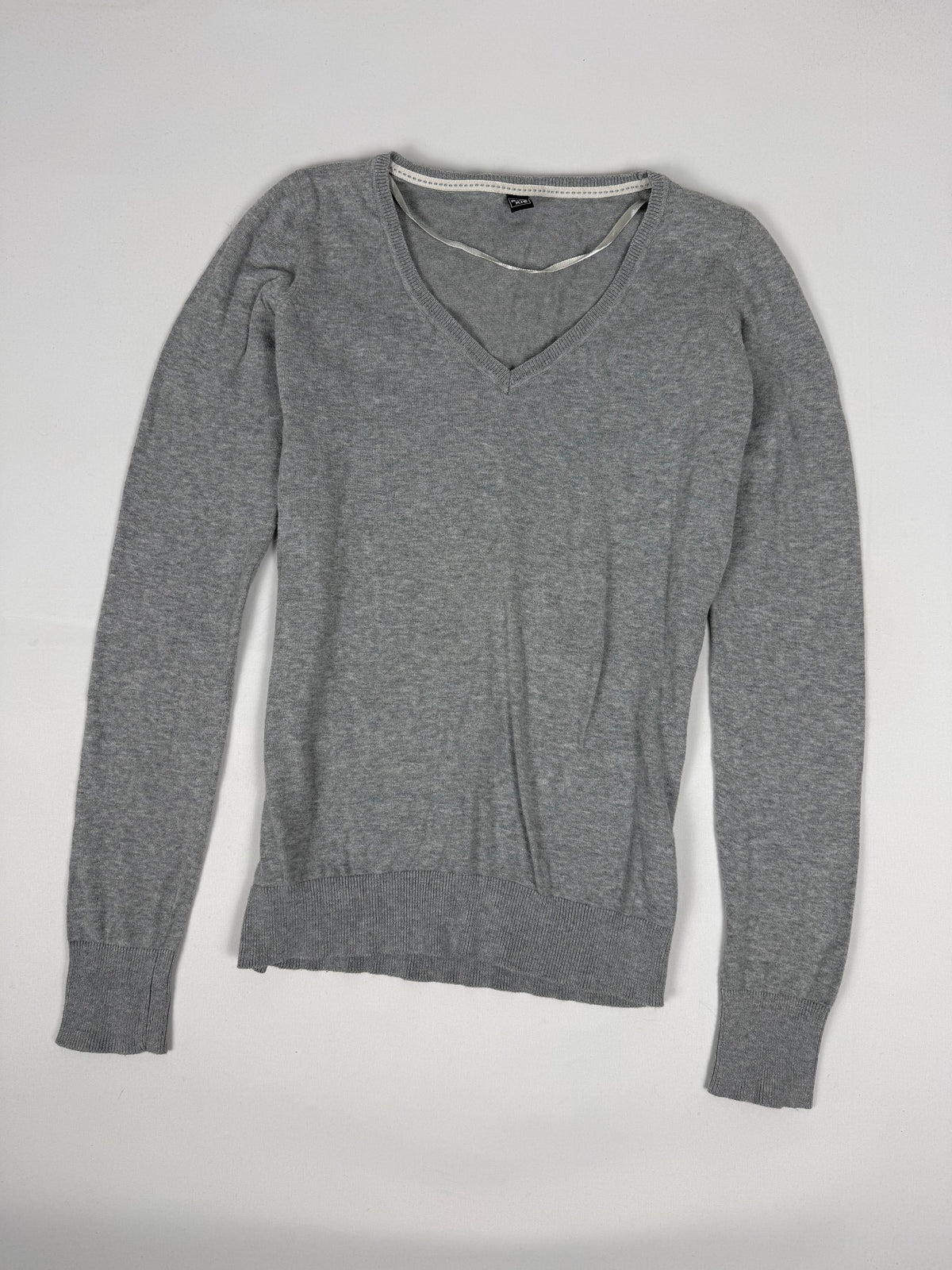 Grey V neck jumper (M)