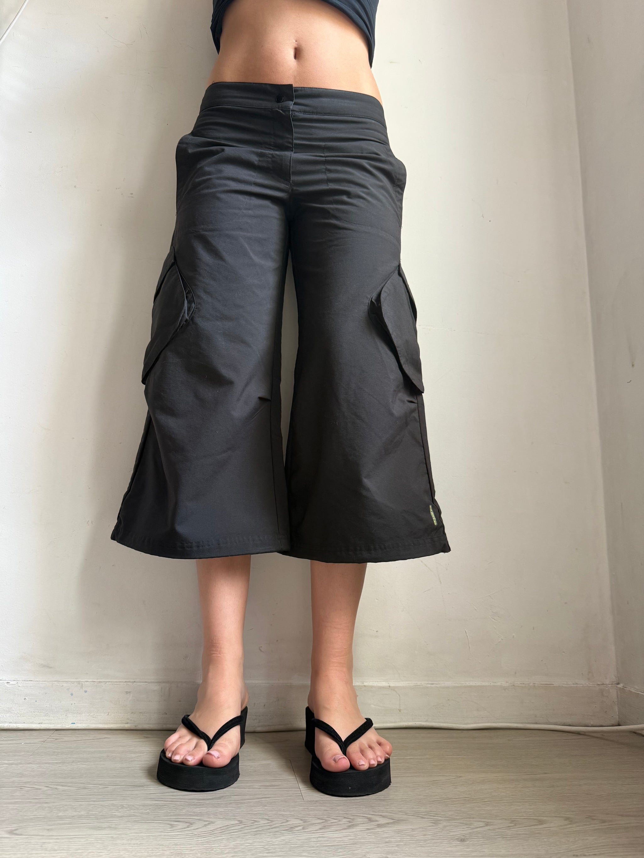 Black baggy capri pants (S)