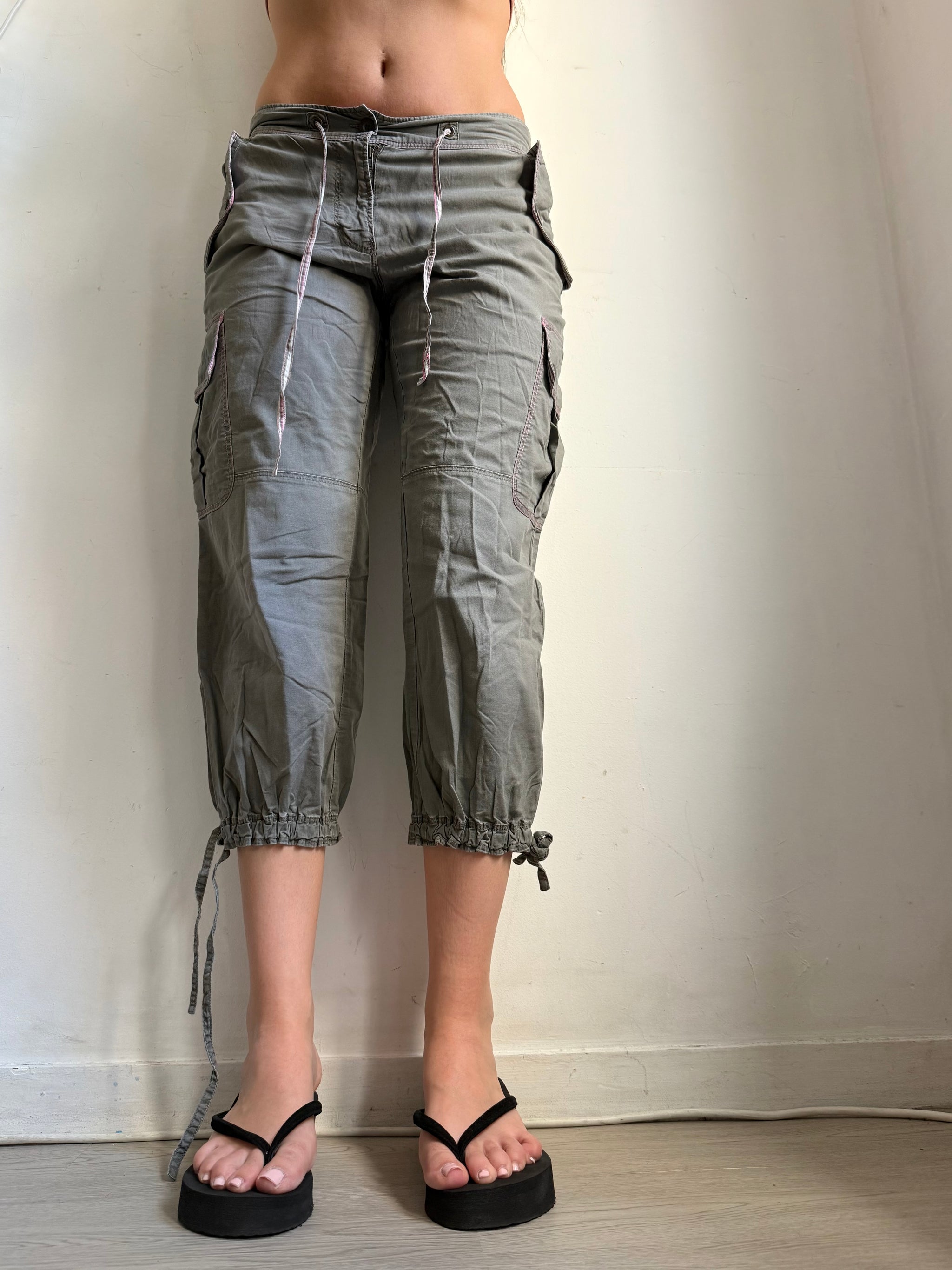 Khaki utility low rise capri pants (S/M)