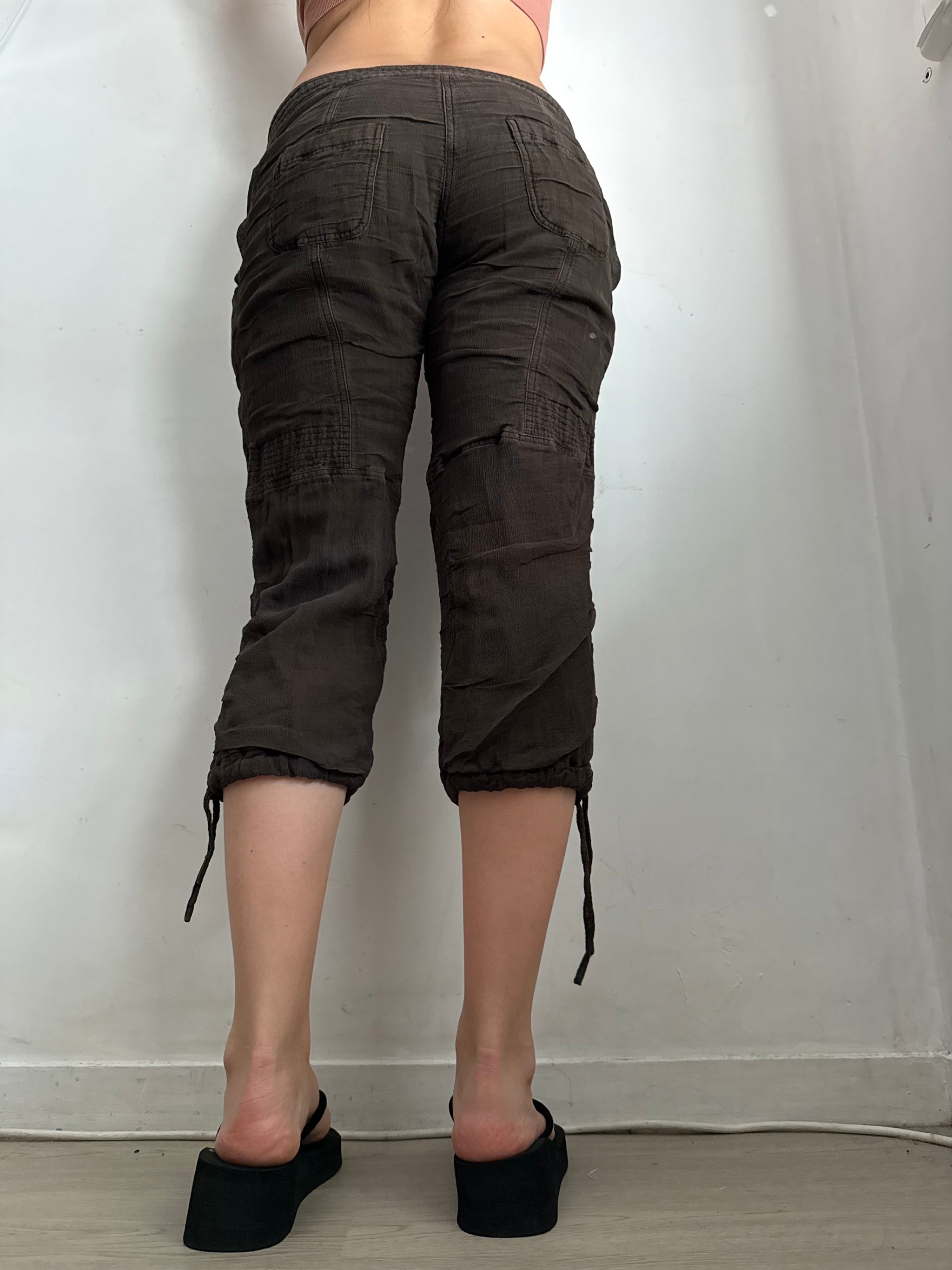 Brown low rise capri pants (S/M)