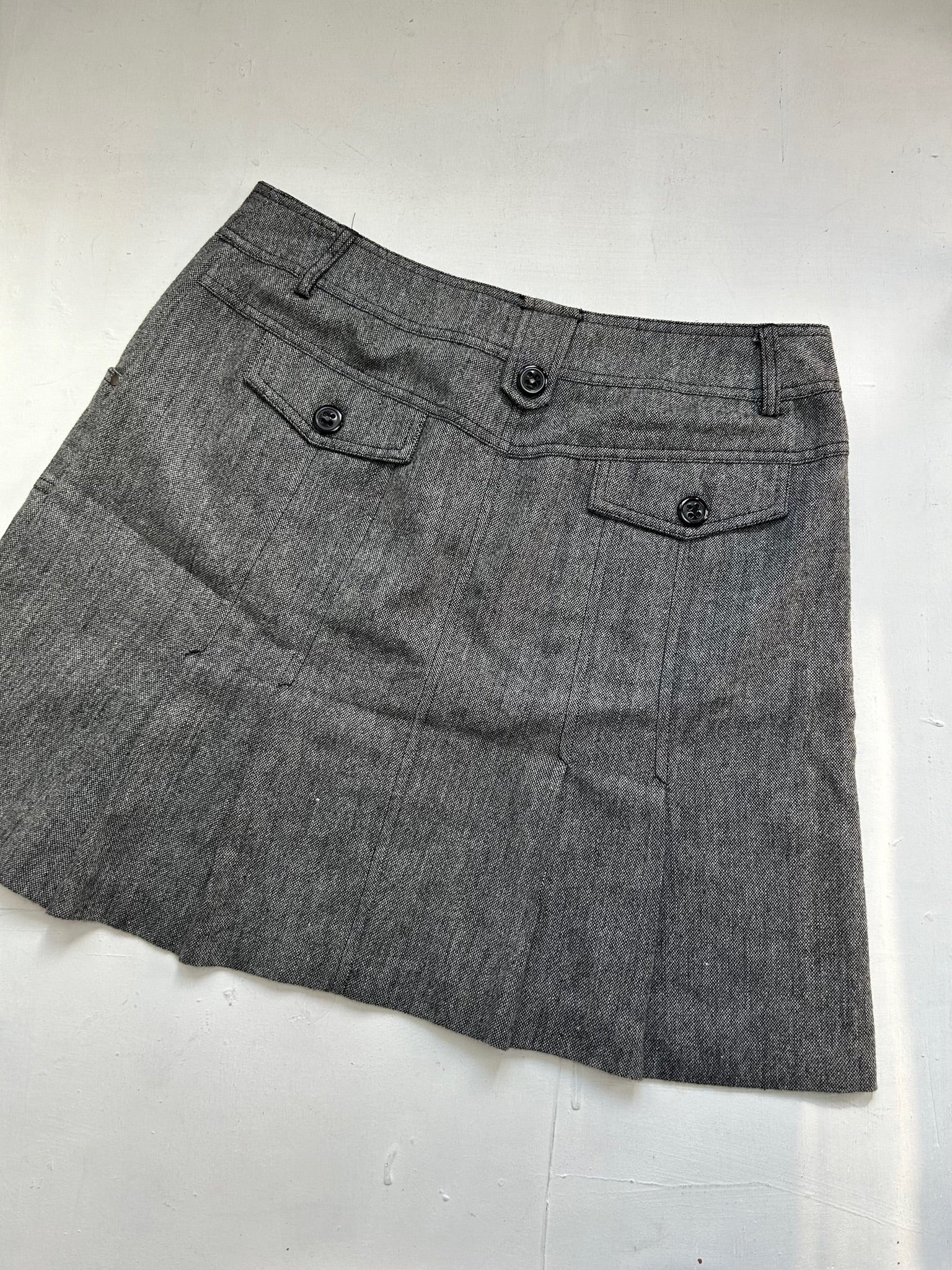 Grey pleated low rise y2k 90s vintage mini skirt (M)