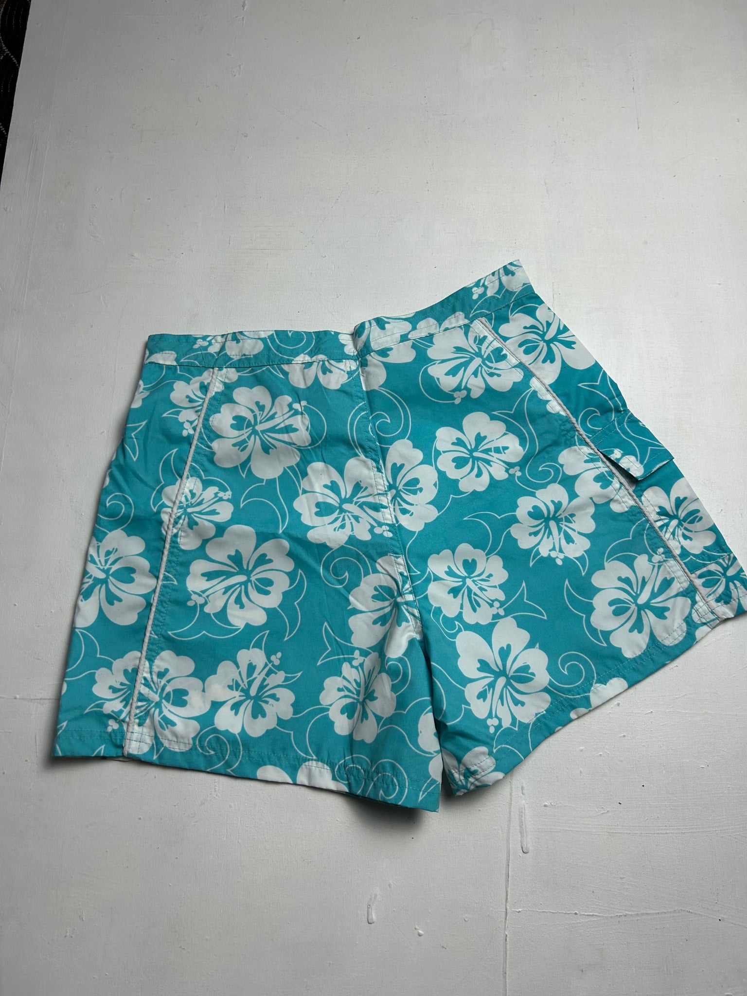 Baby blue mid rise Hawaii floral print beachwear mid short (XS)