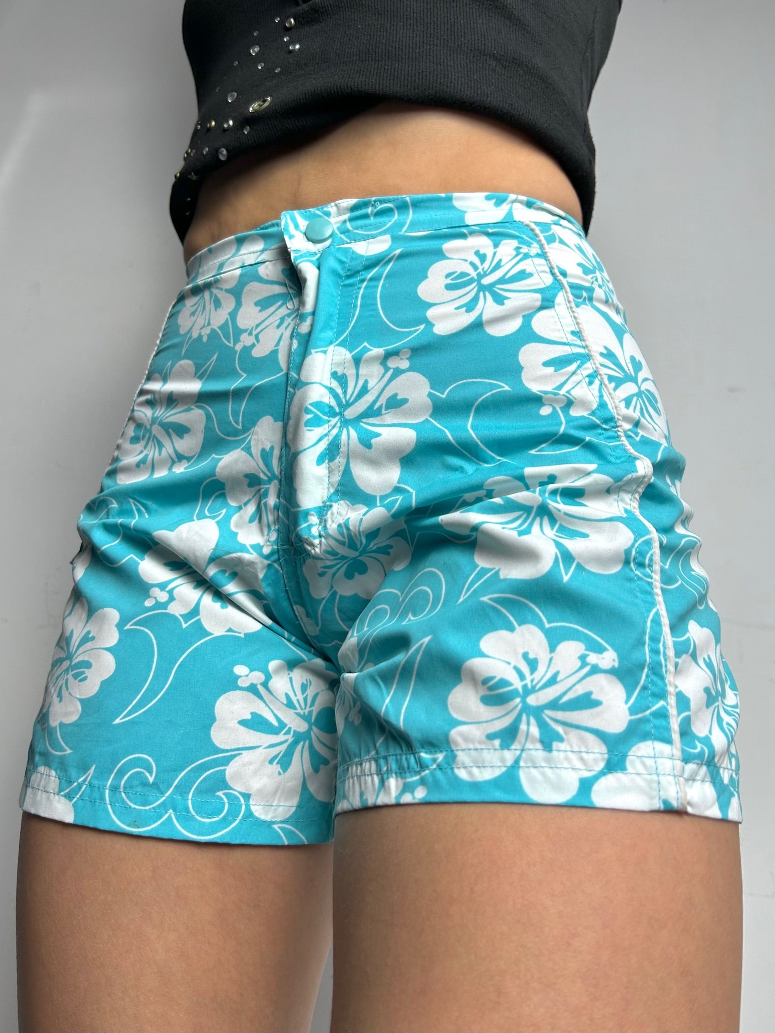 Baby blue mid rise Hawaii floral print beachwear mid short (XS)