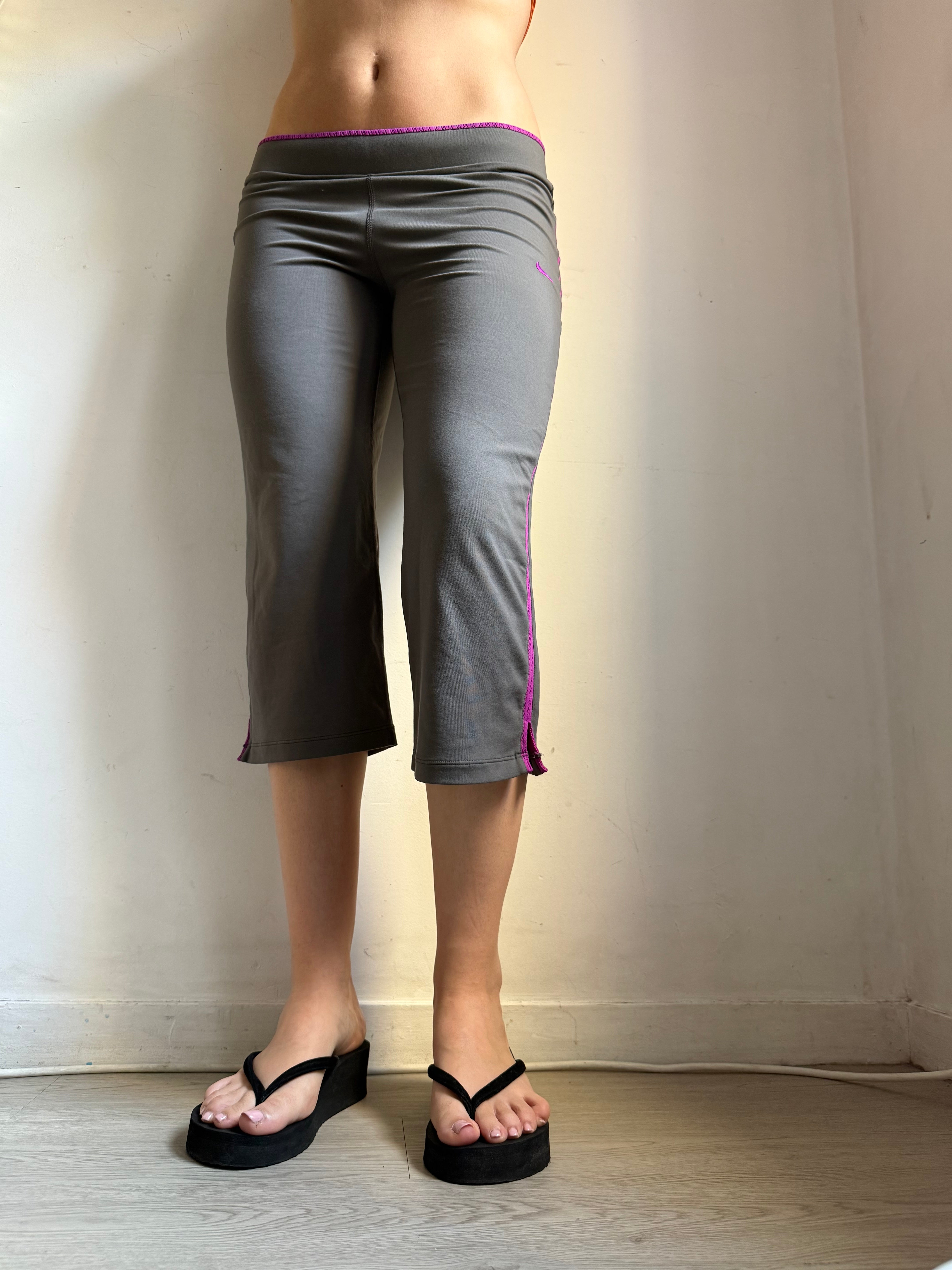 Grey activewear capri pants (M)