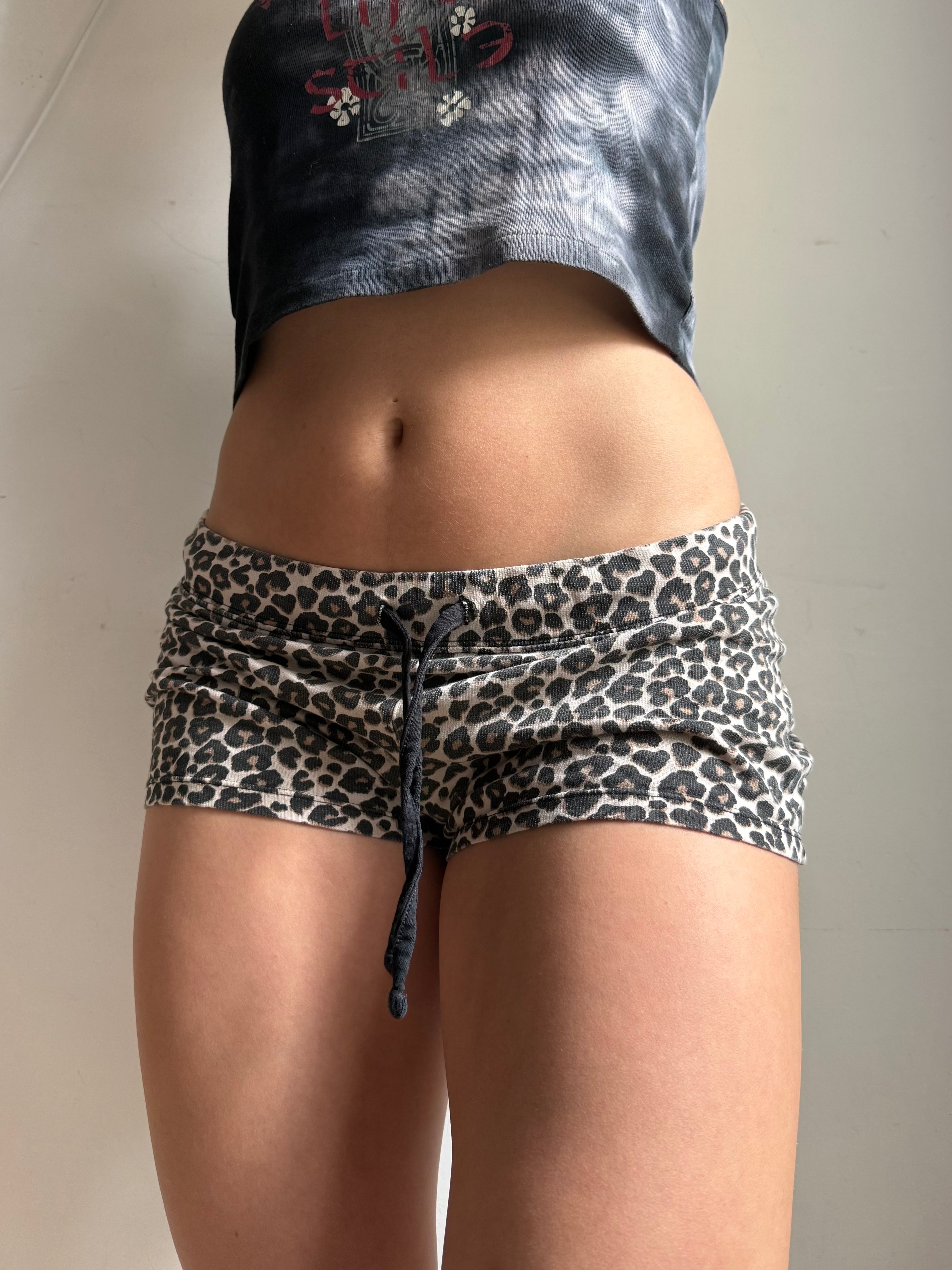 Beige animal print cotton mini short (M)