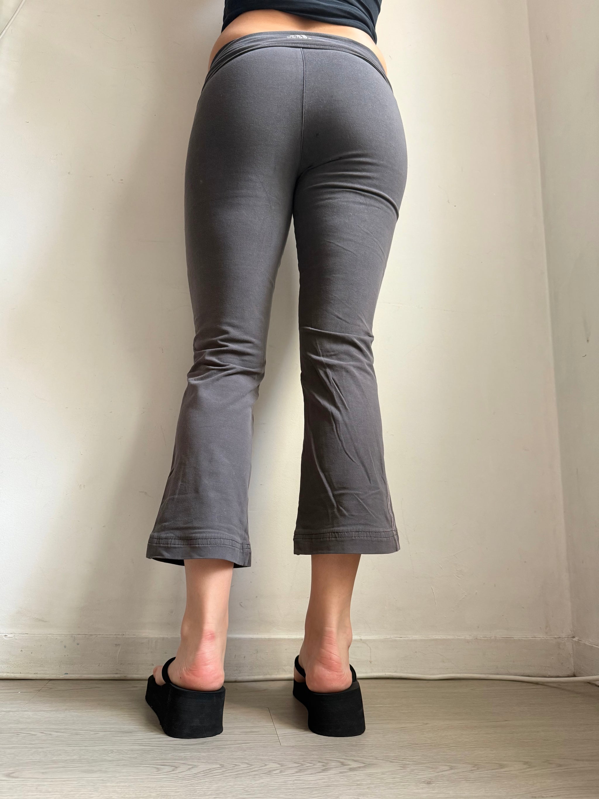 Grey cotton activewear capri pants (XS)