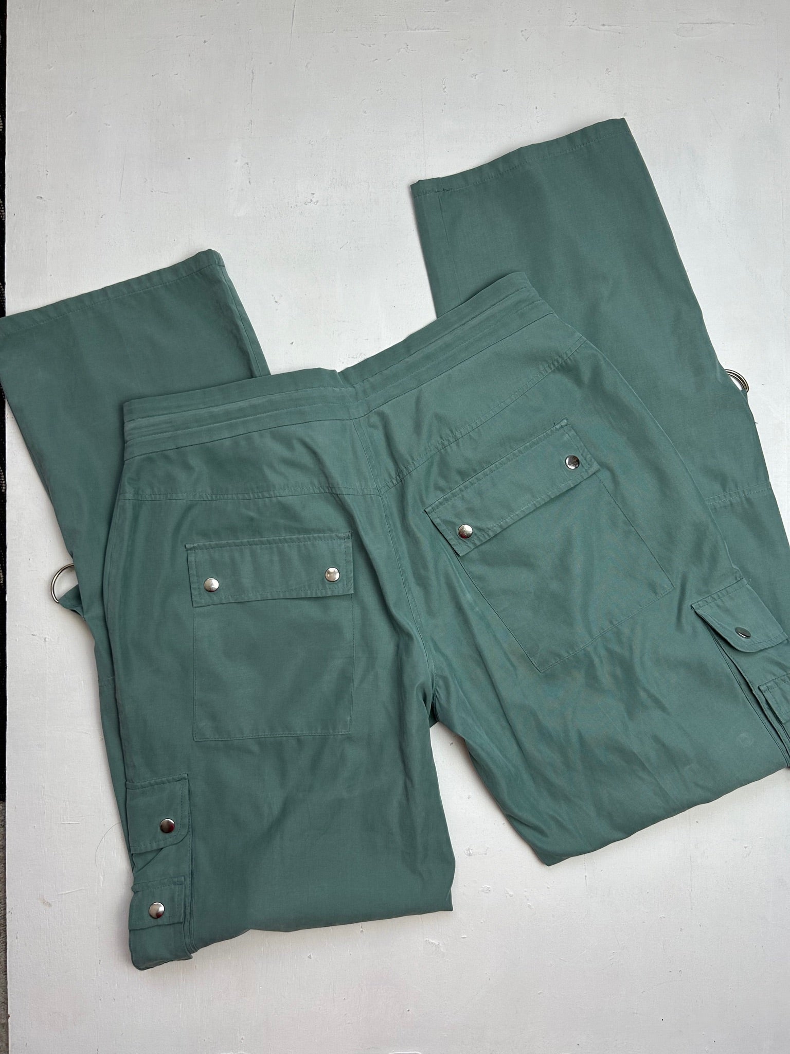 Light green cargo low rise baggy pants (M)