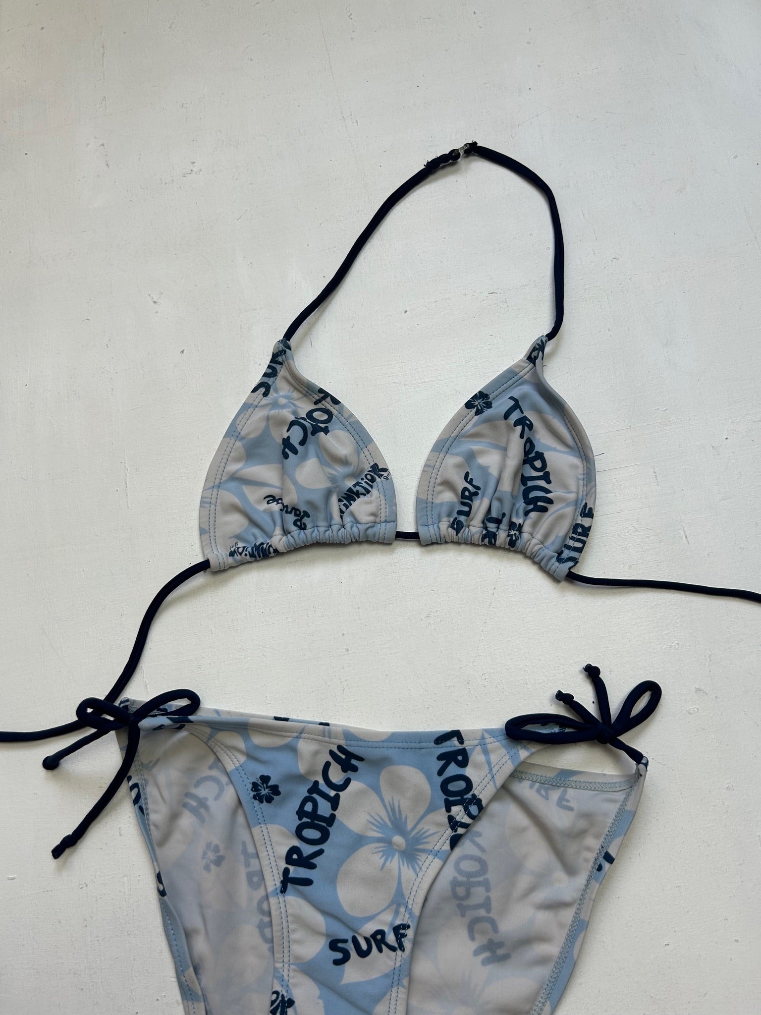 Baby blue spell out logo y2k vintage bikini set (XS)