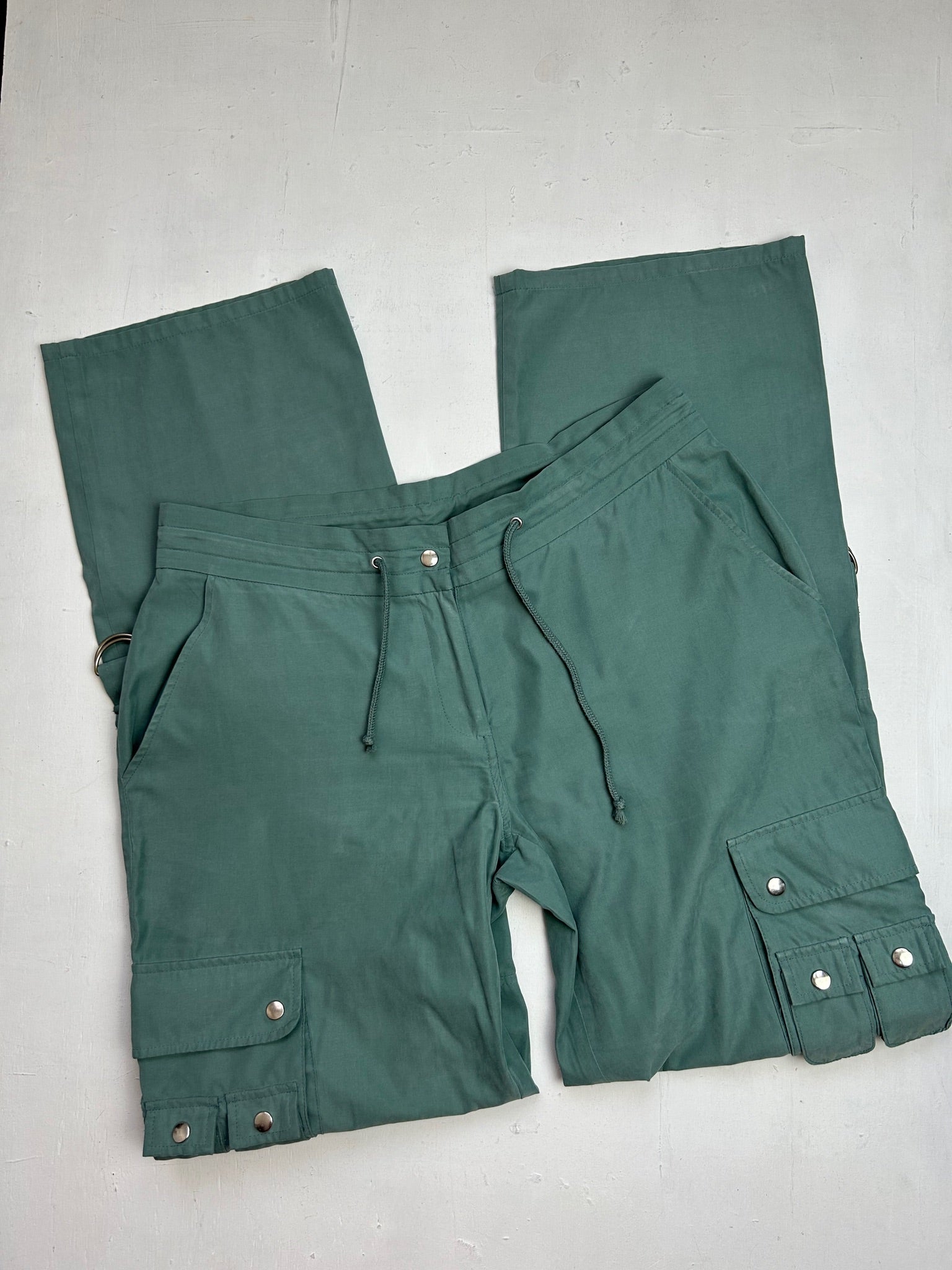 Light green cargo low rise baggy pants (M)