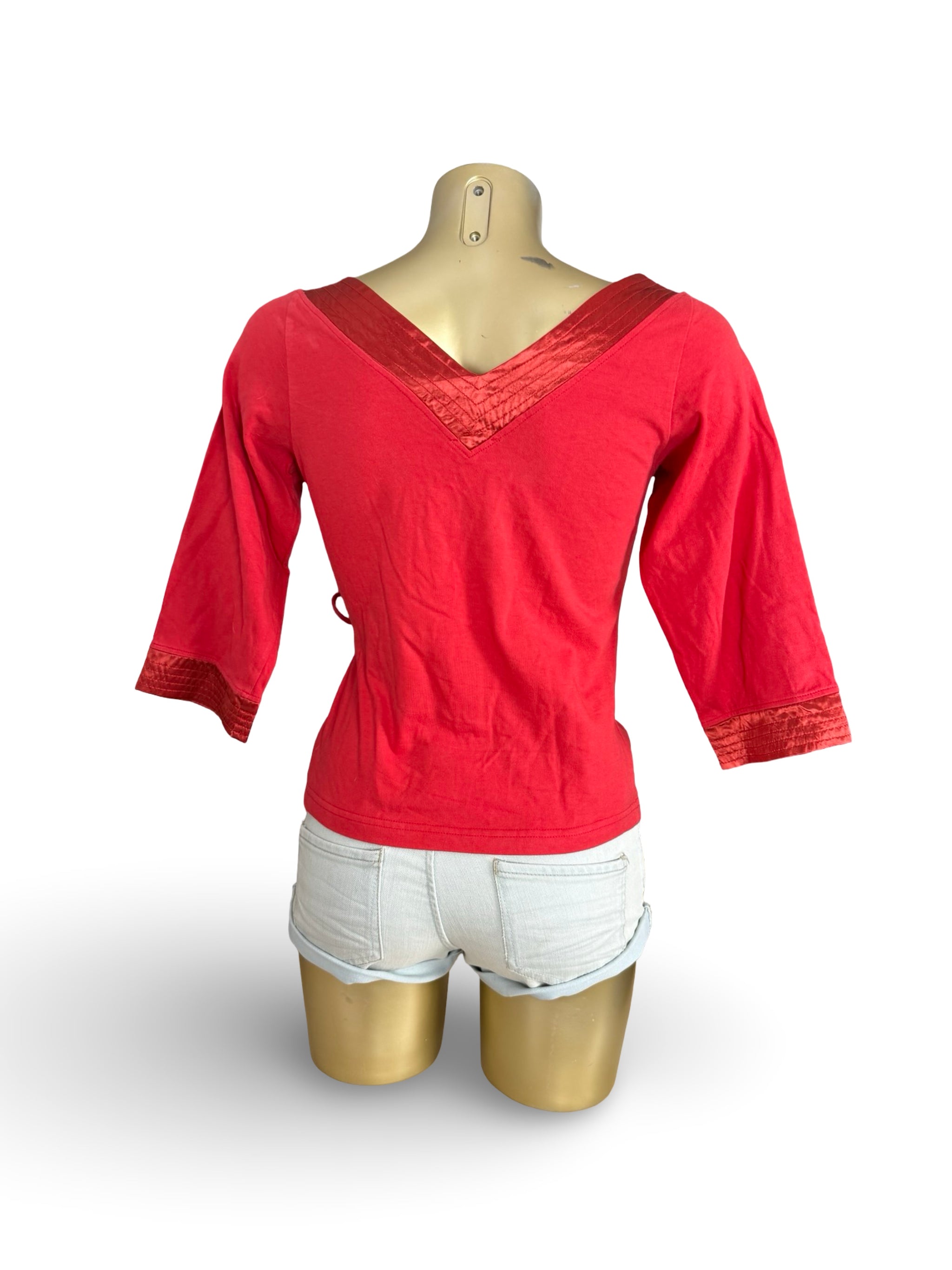 Red graphic long sleeves top (L)