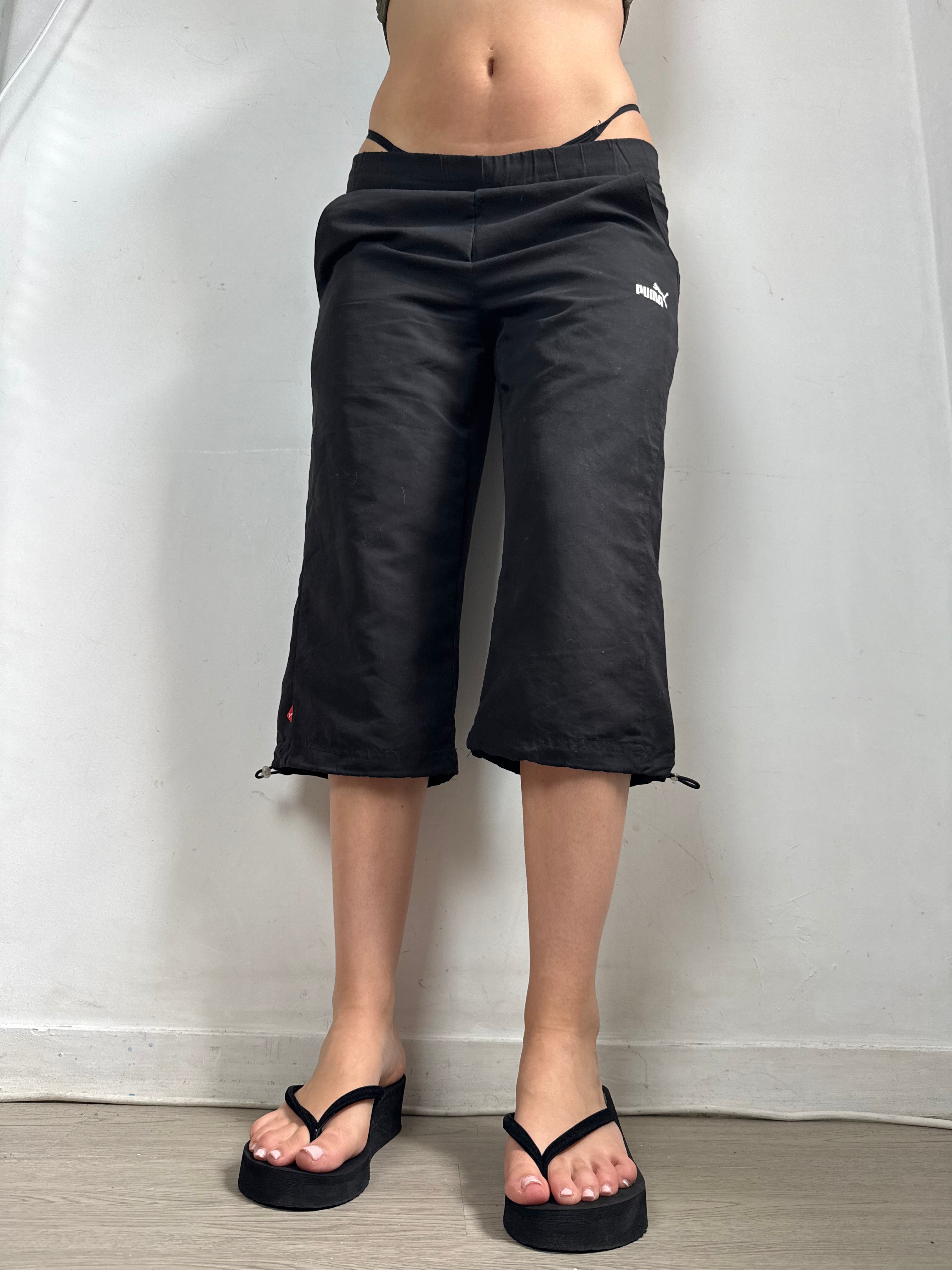 Black low rise activewear capri pants (M/L)