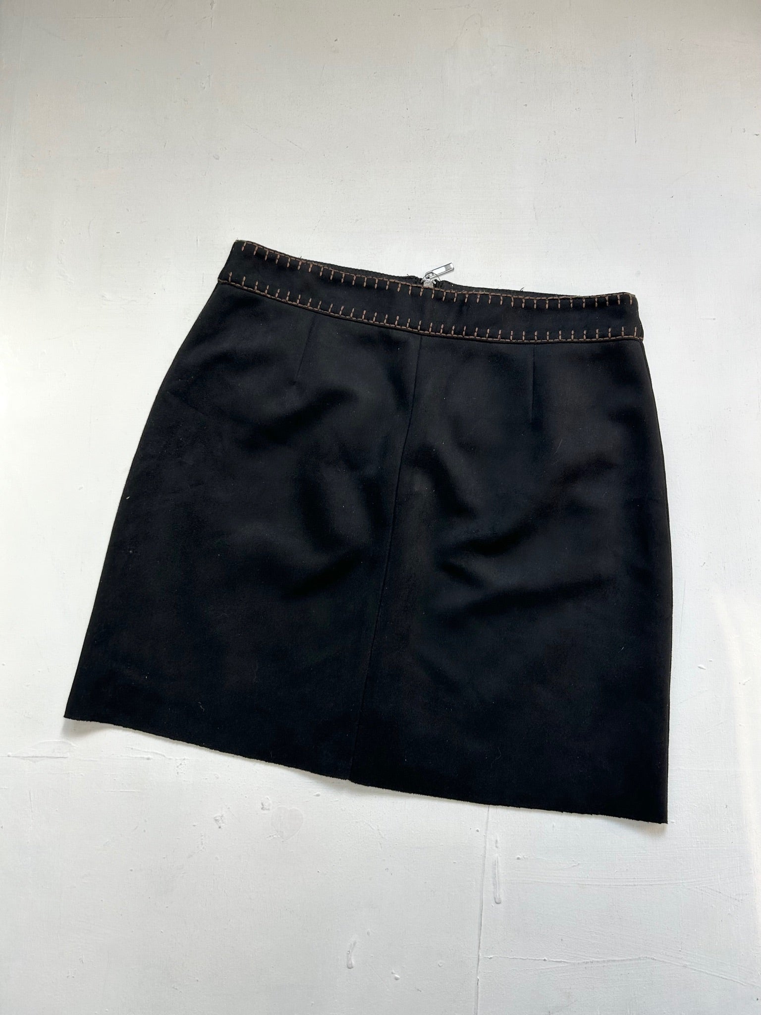 Black suede zip up  low rise y2k 90s vintage mini skirt (XS)