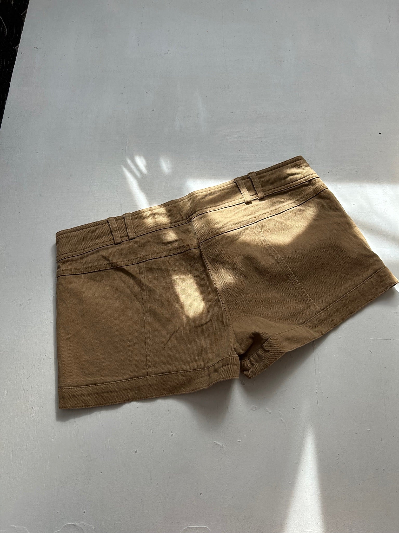 Camel denim zip low rise mini short (M)