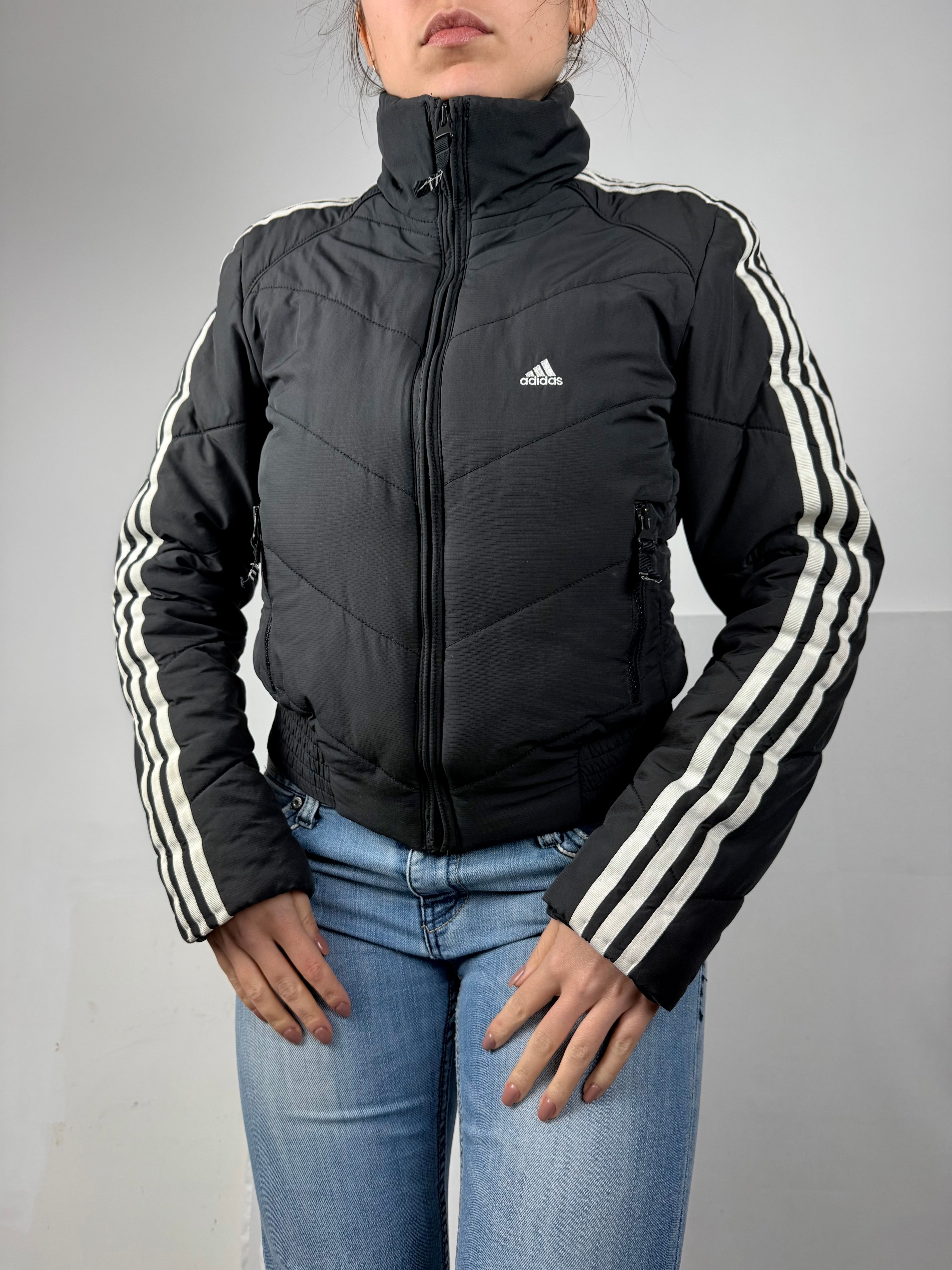 Black zip up puffer jacket (L)