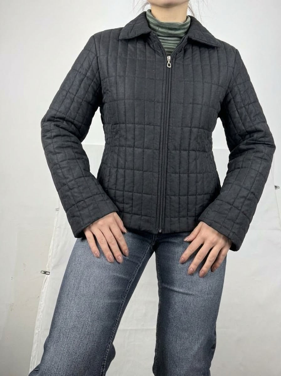 Black lightweight zip up puffer jacket (L)