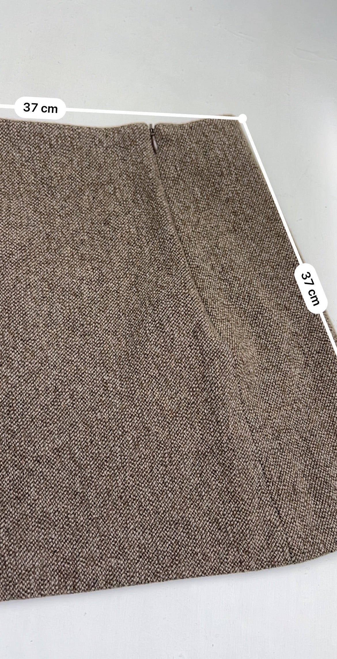 Beige wool mini office skirt with pockets (S/M)