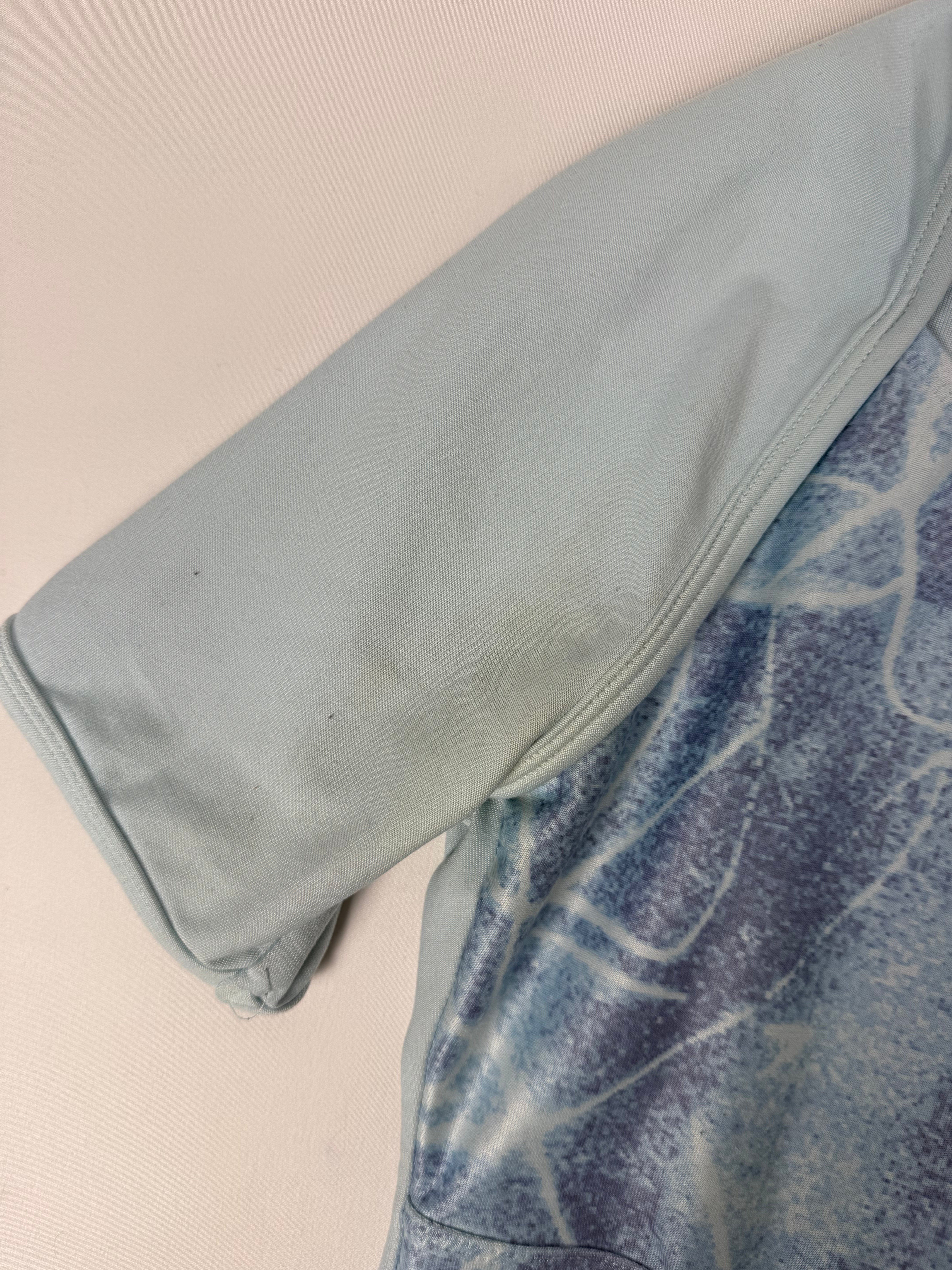 Baby blue activewear swoosh logo tee (S/M)