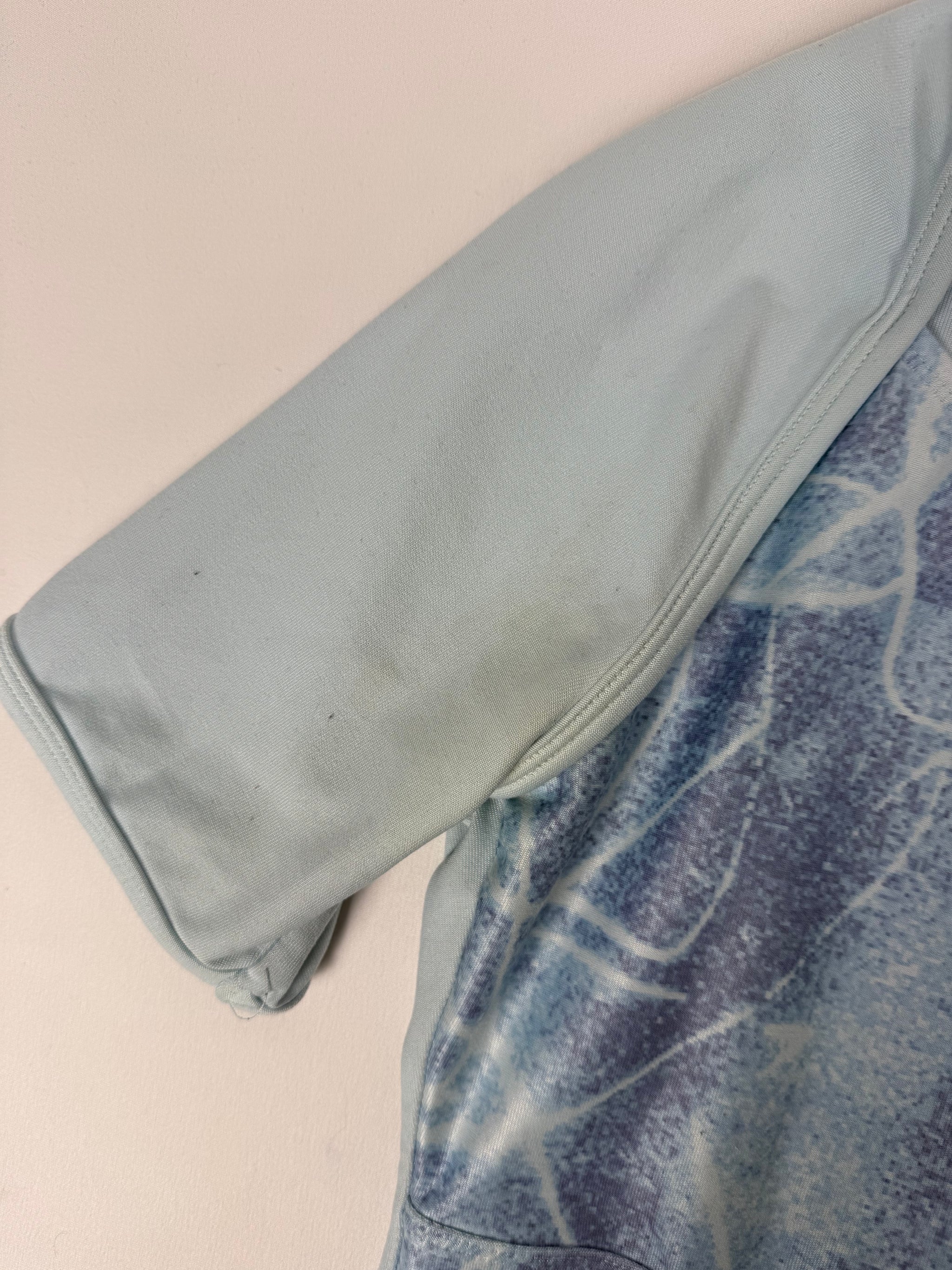 Baby blue activewear swoosh logo tee (S/M)