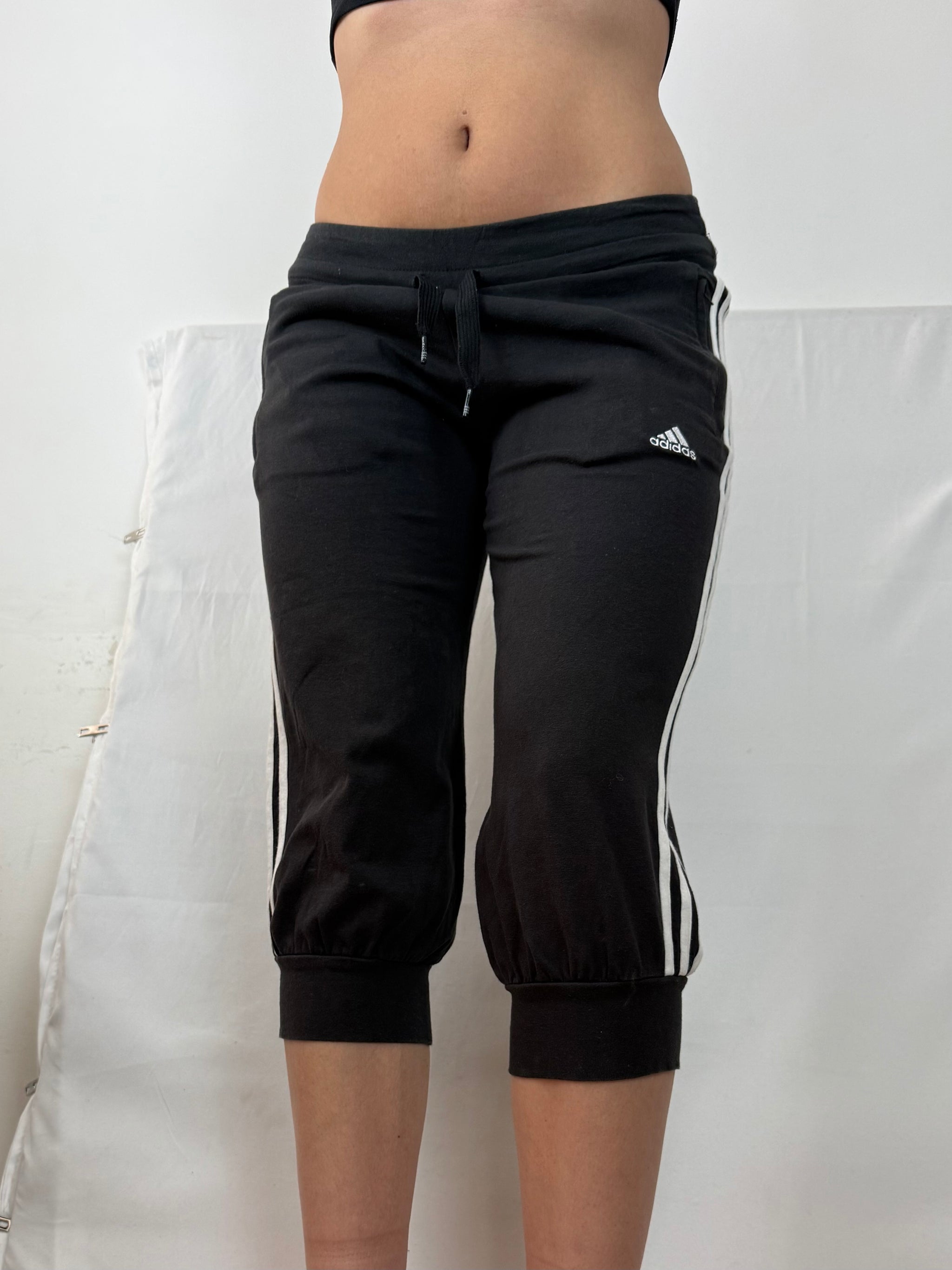 Black activewear low waist capri pants (S)