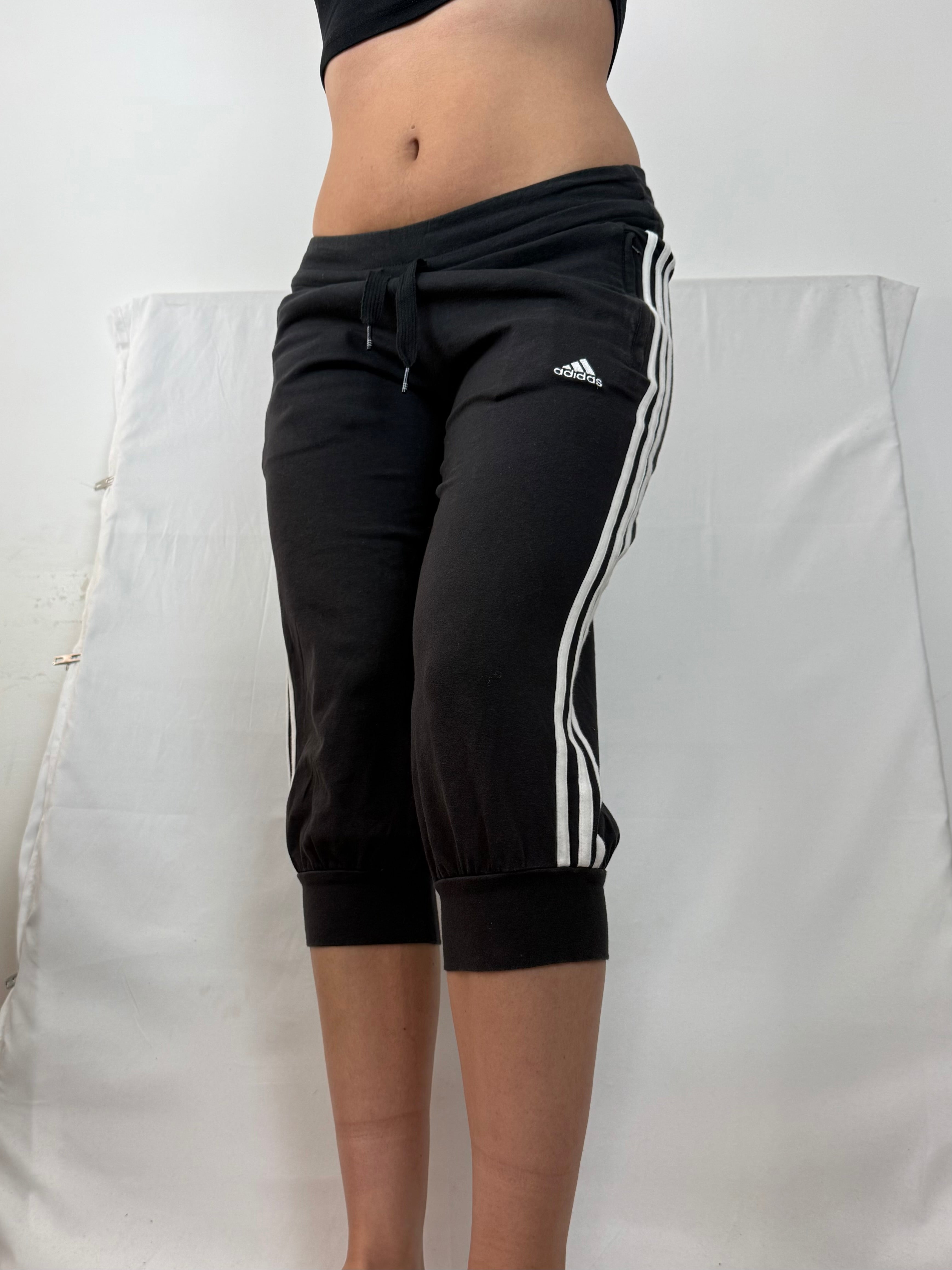 Black activewear low waist capri pants (S)