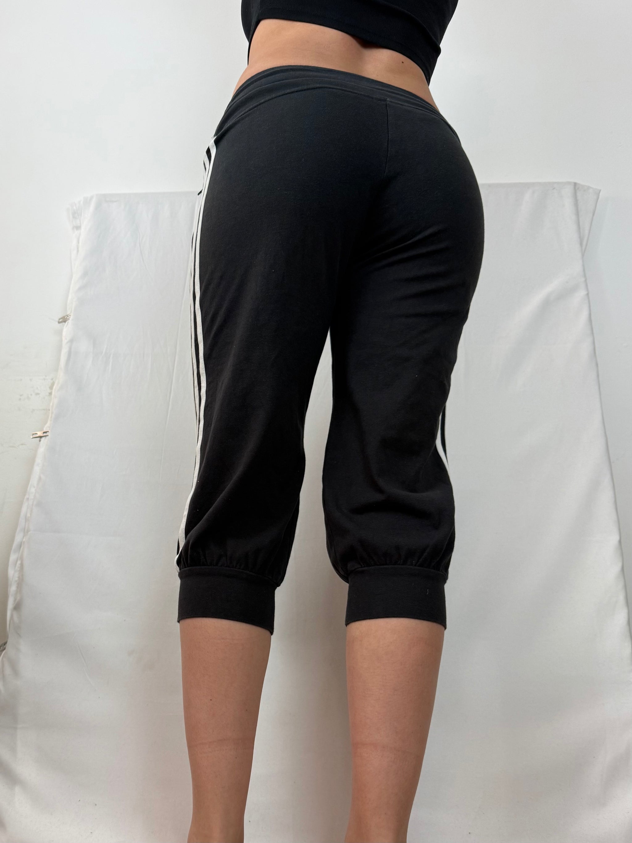 Black activewear low waist capri pants (S)