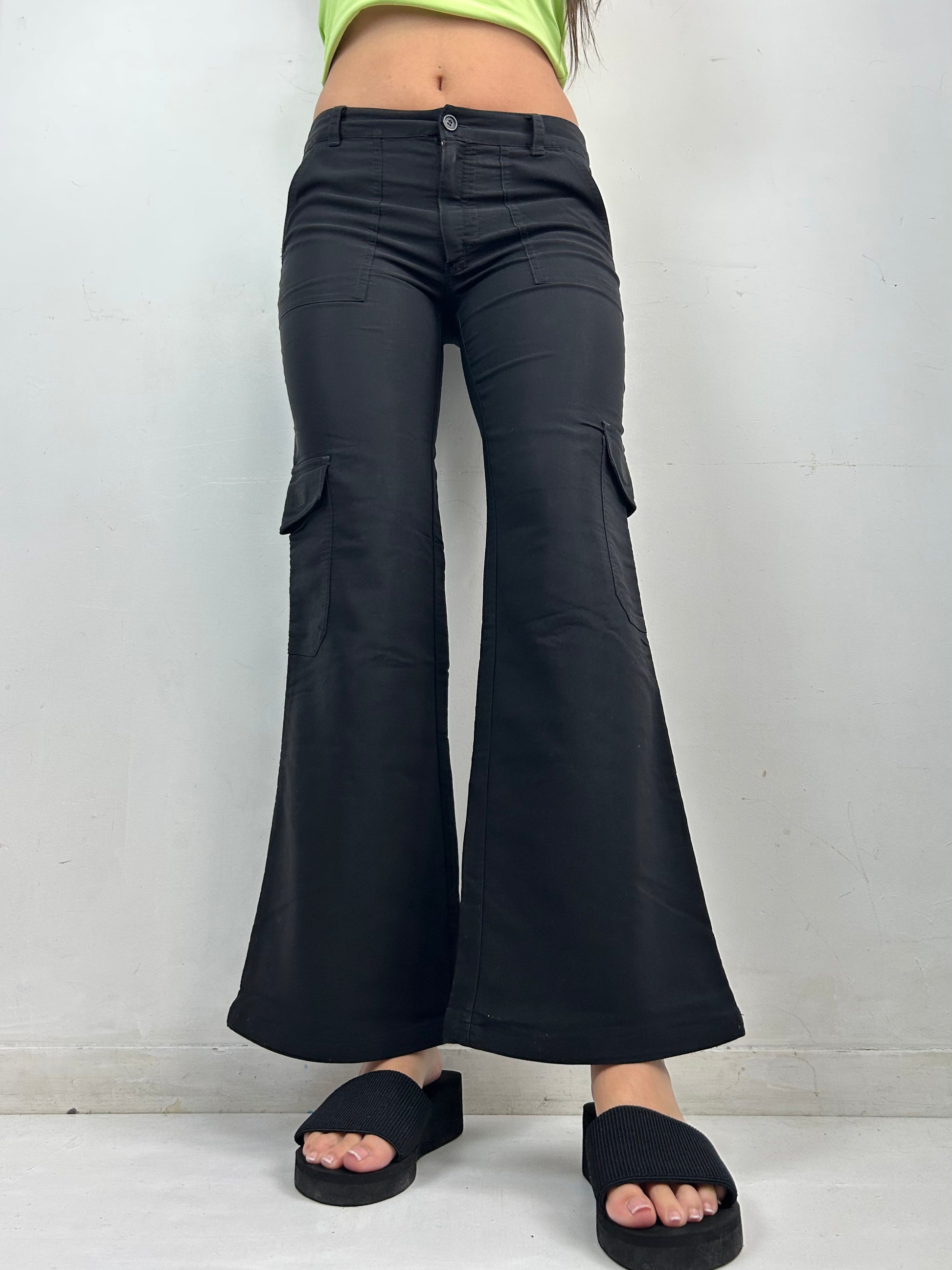 Black low waist baggy cargo pants (S)