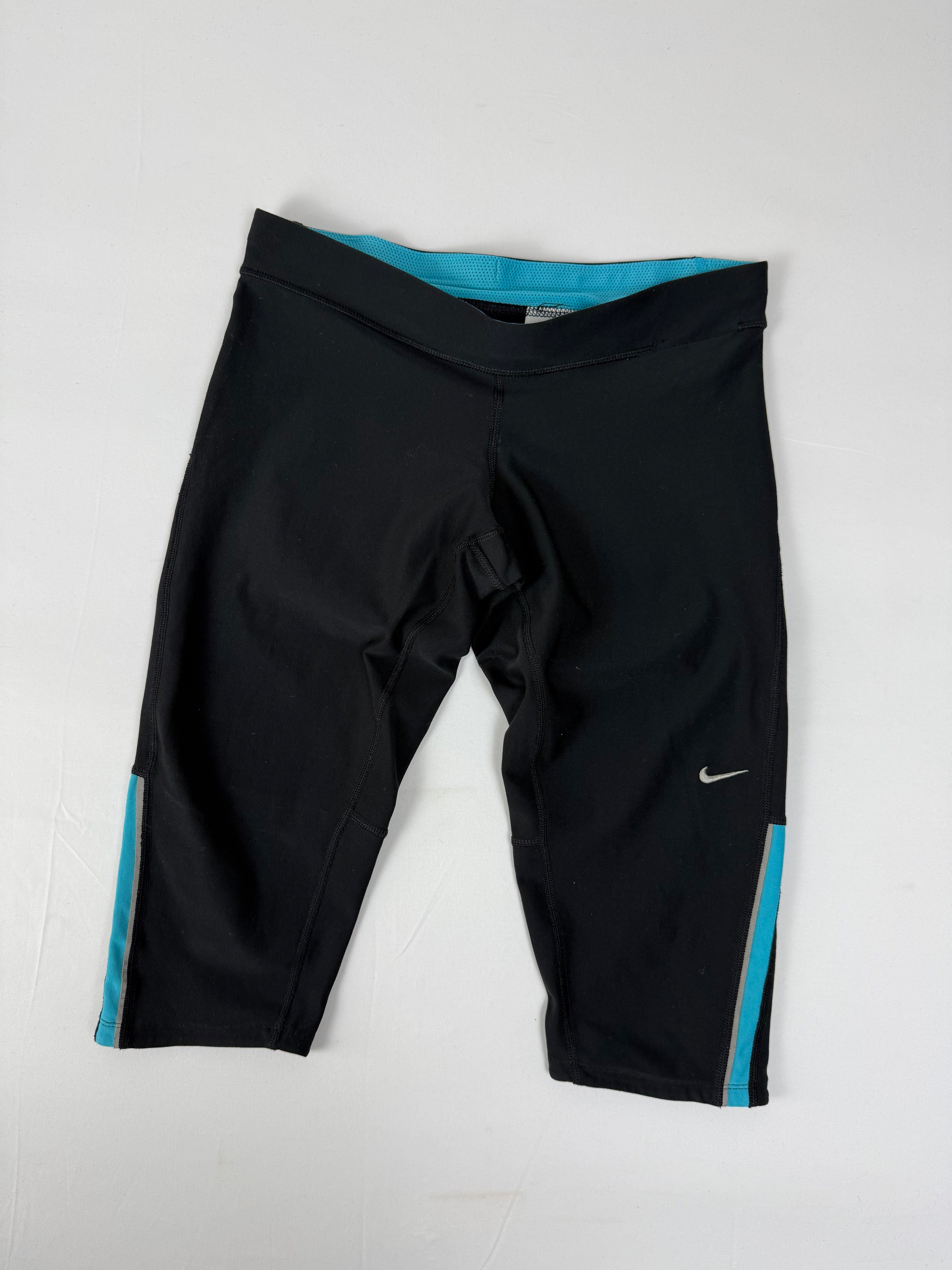 Black activewear low rise capri pants (M)