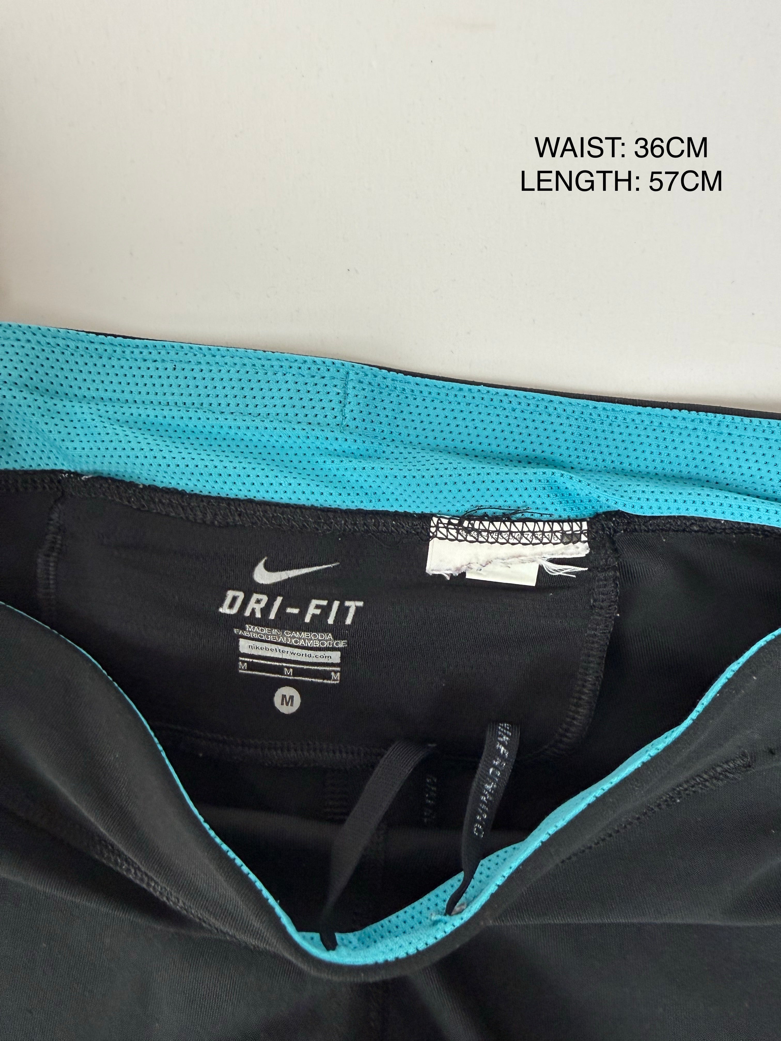 Black activewear low rise capri pants (M)