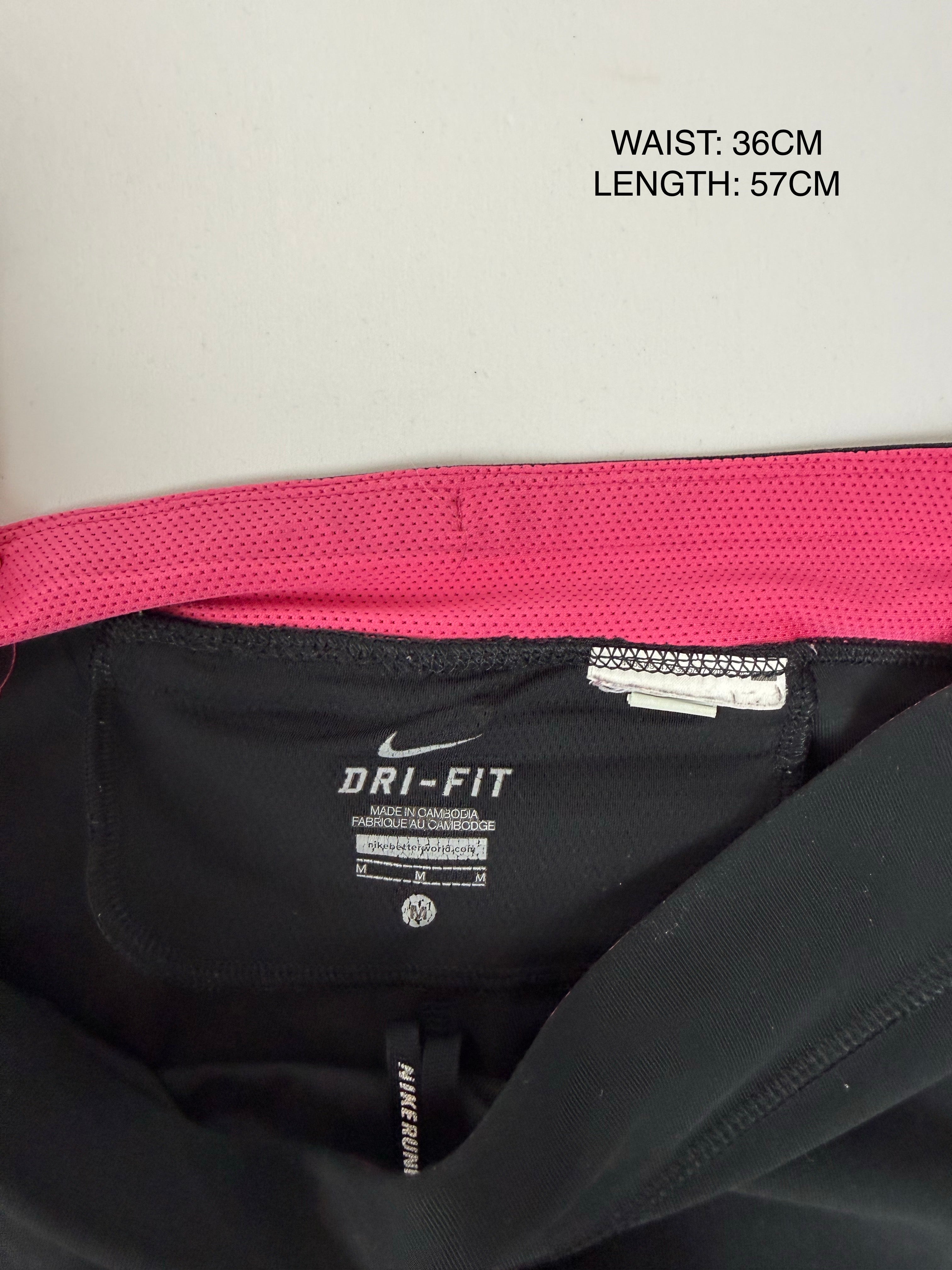 Black activewear low rise capri pants (M)
