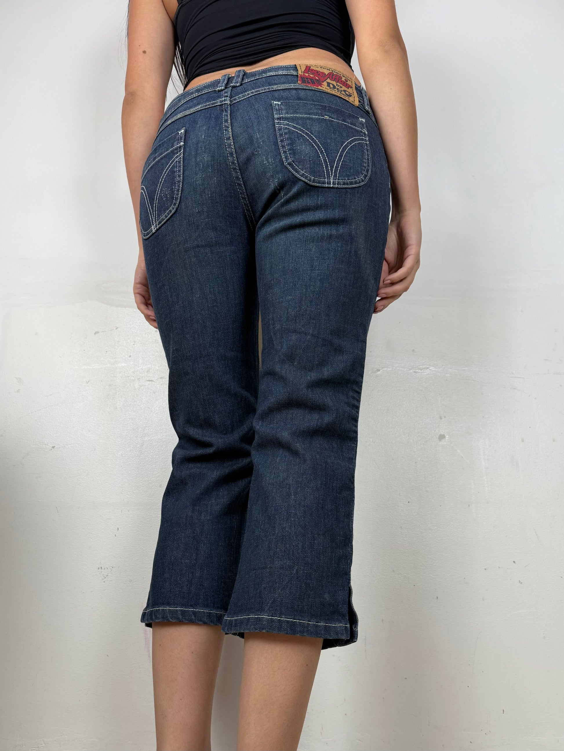 Navy denim low rise capri pants (M)