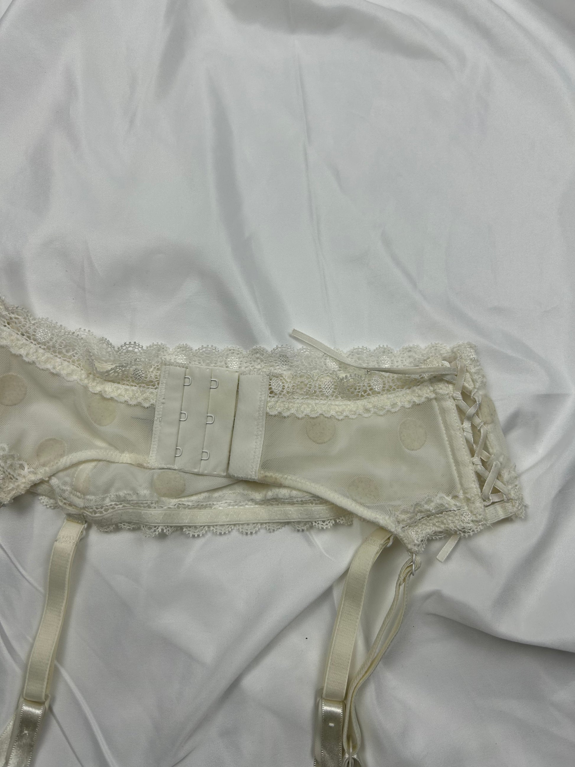 Cream white  suspender belt (S)