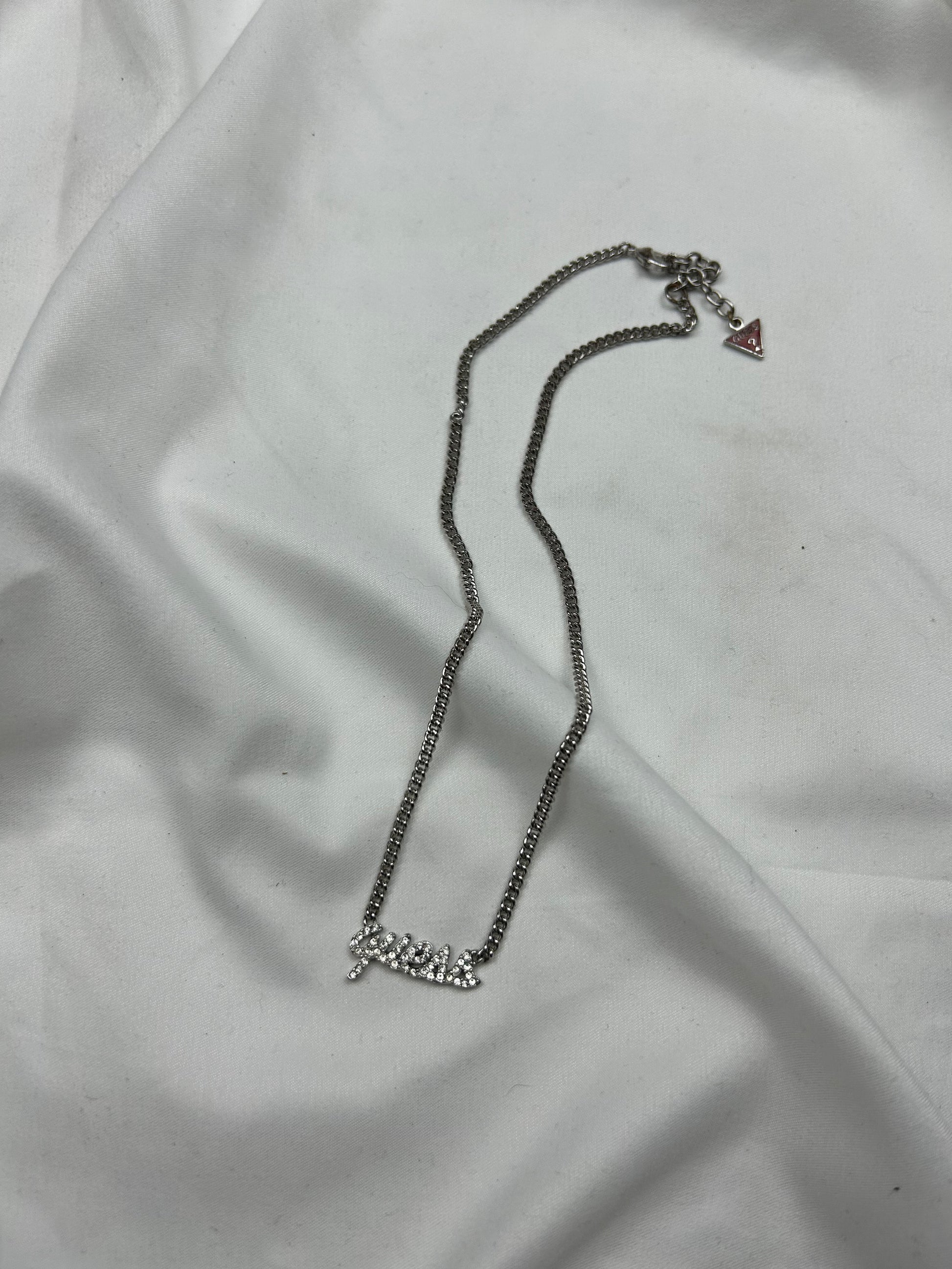 Silver rhinestone pendent necklace