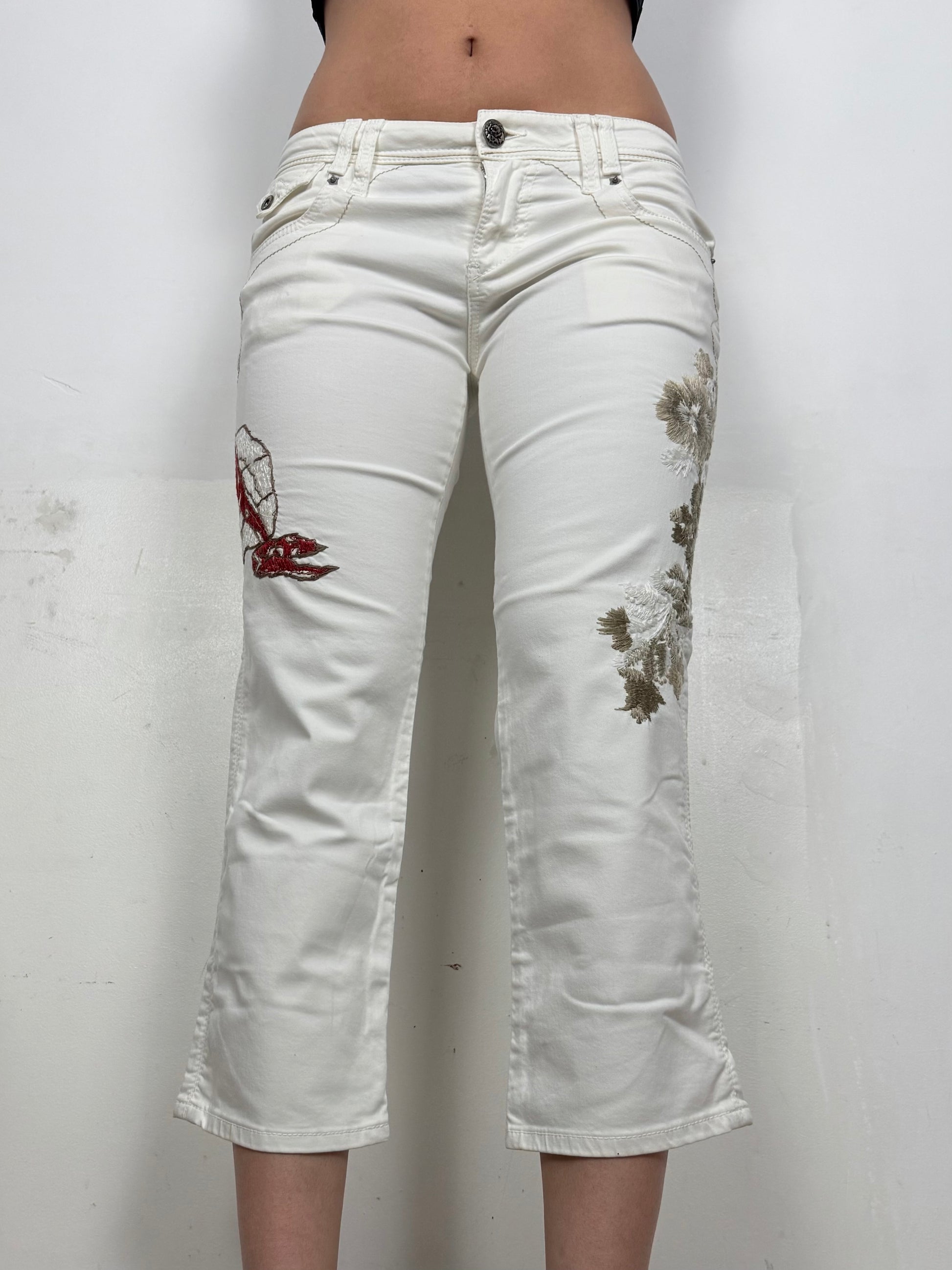 White low rise embroidered denim capri pants (M/L)