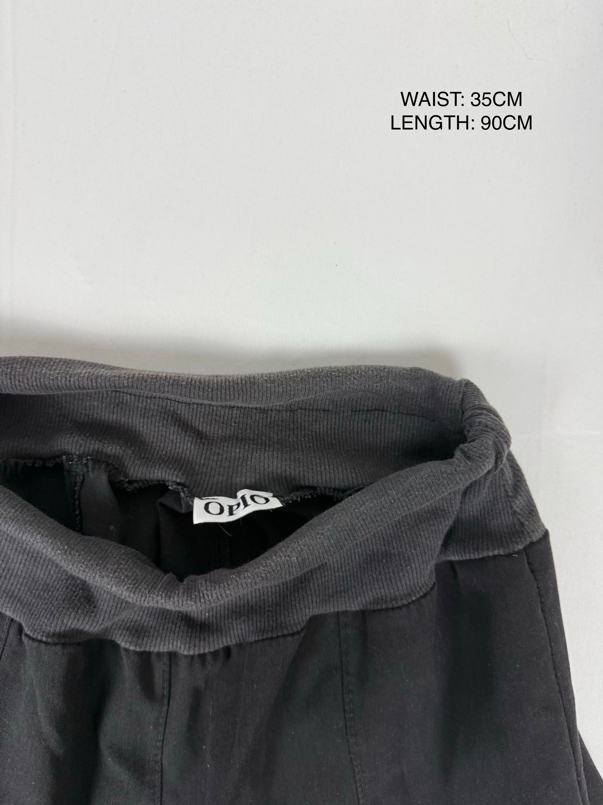Black stretchy capri pants (S/M)