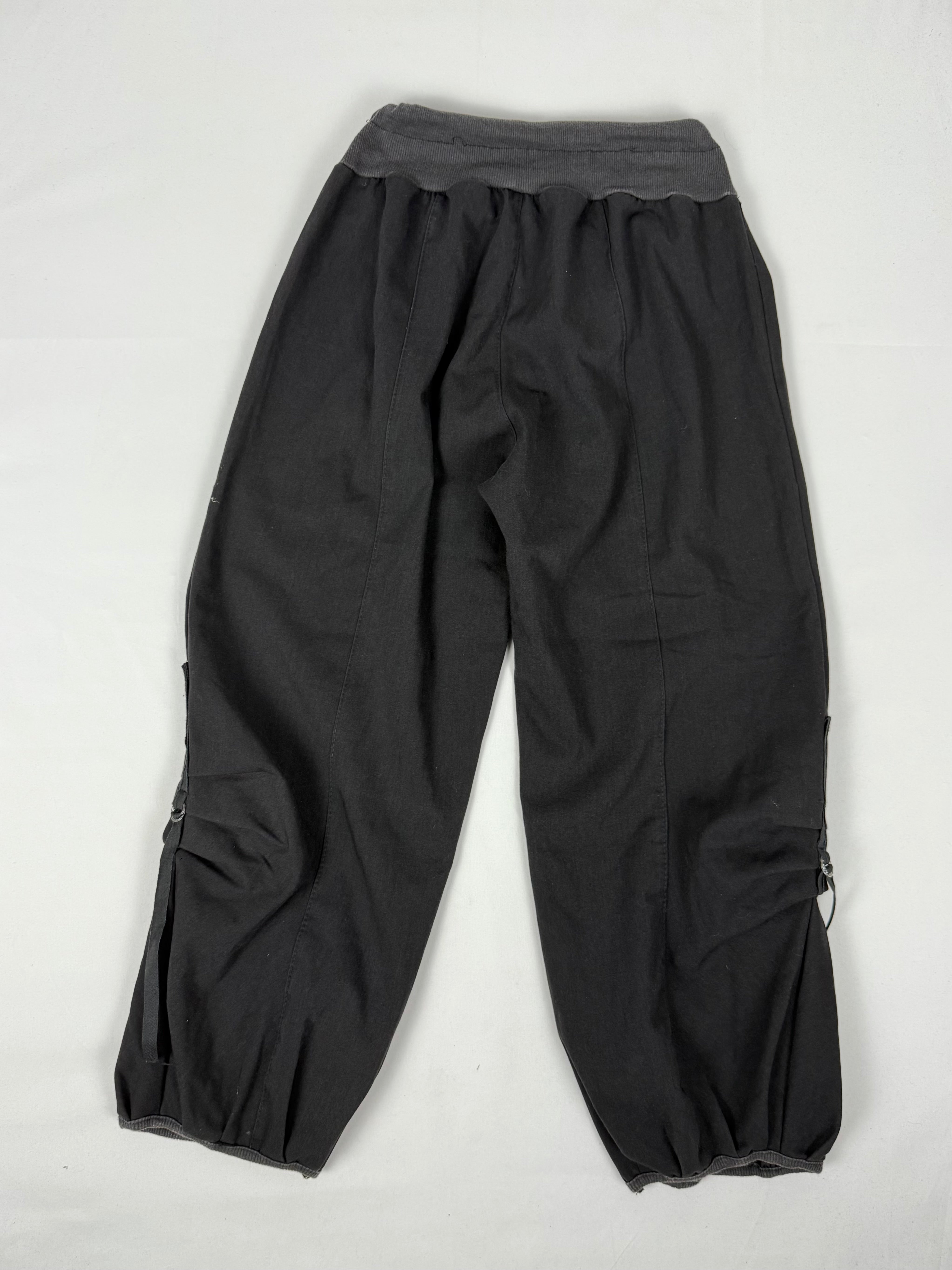 Black stretchy capri pants (S/M)