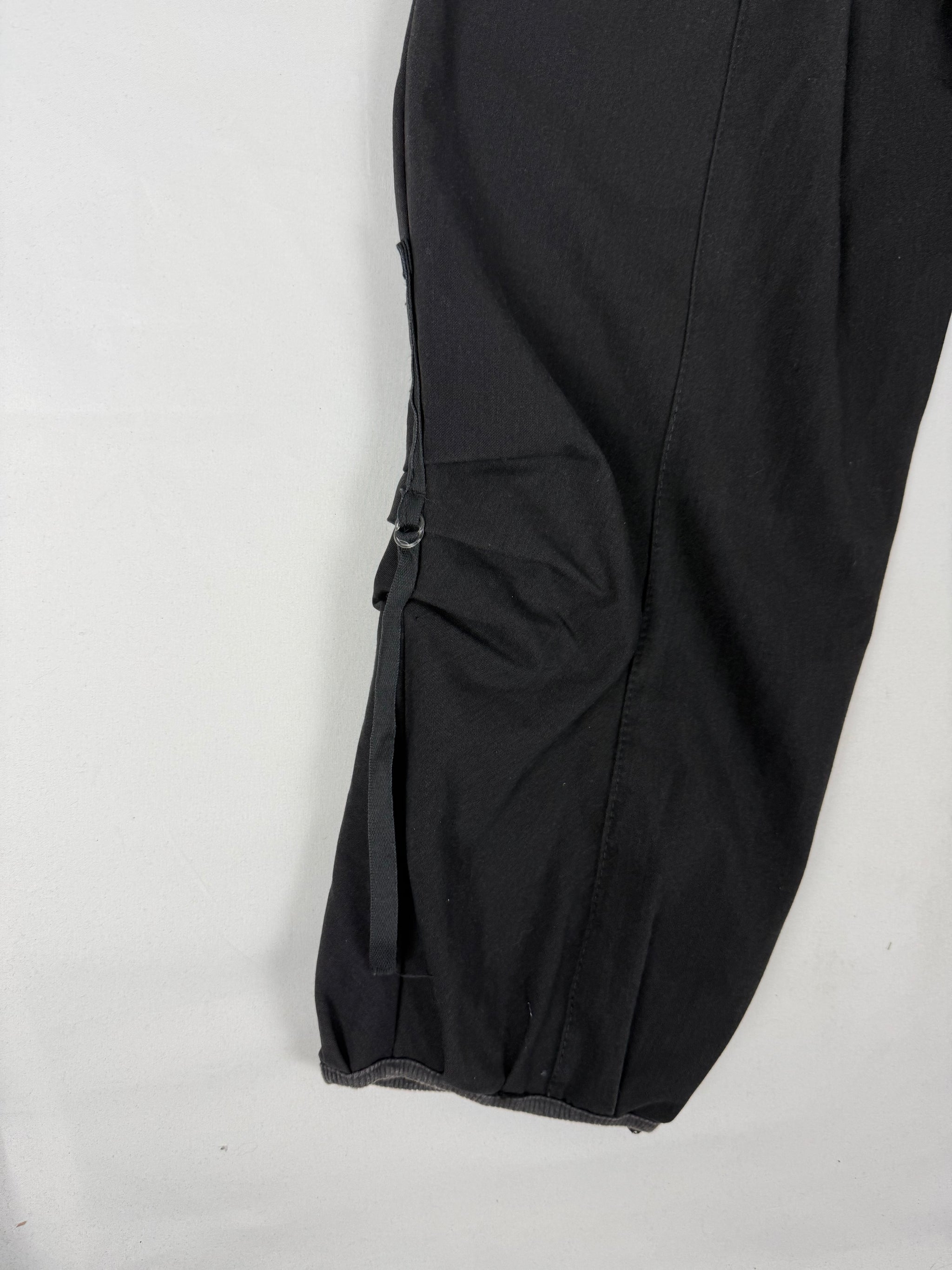 Black stretchy capri pants (S/M)