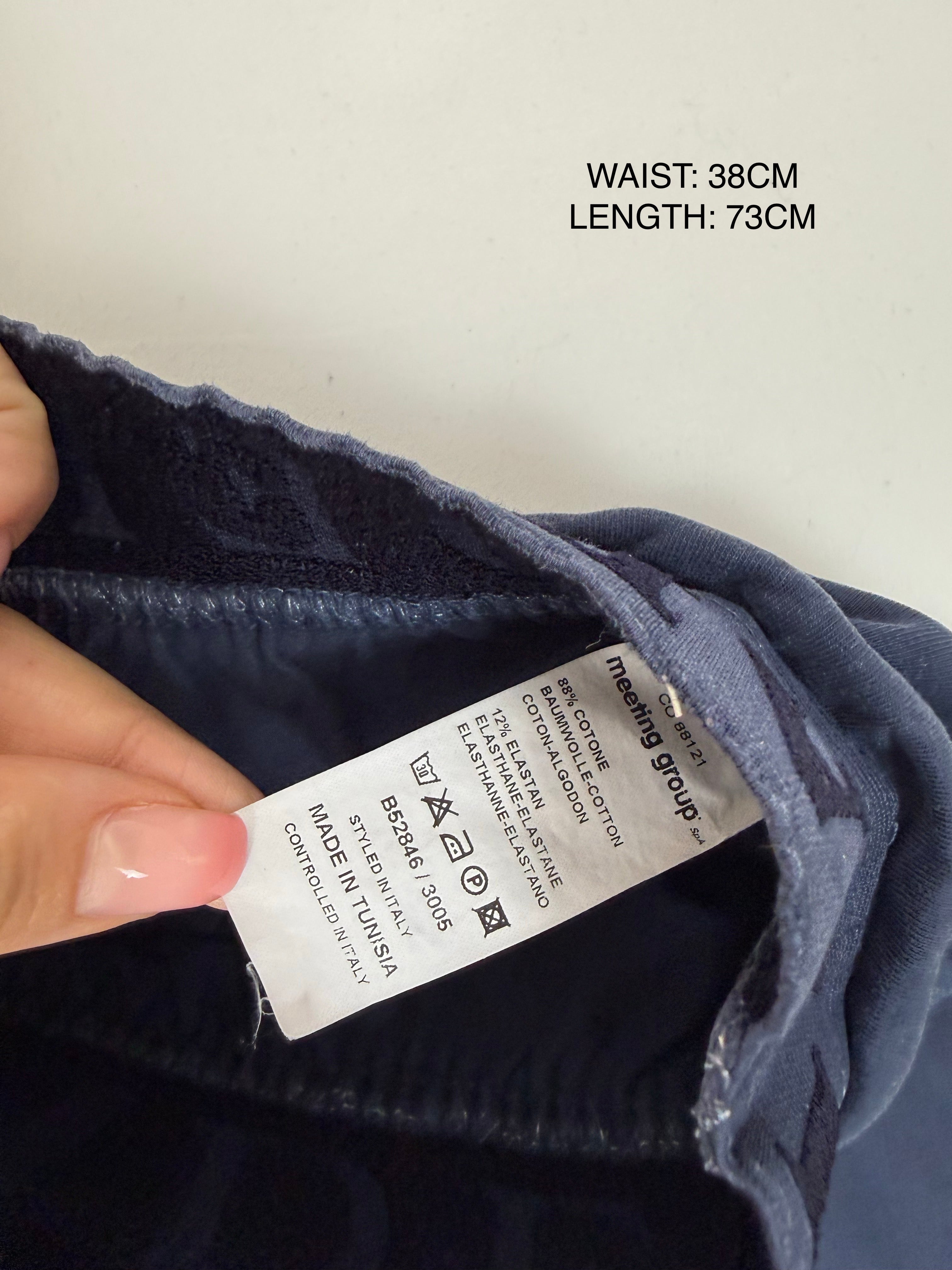 Navy cotton activewear capri pants (M)