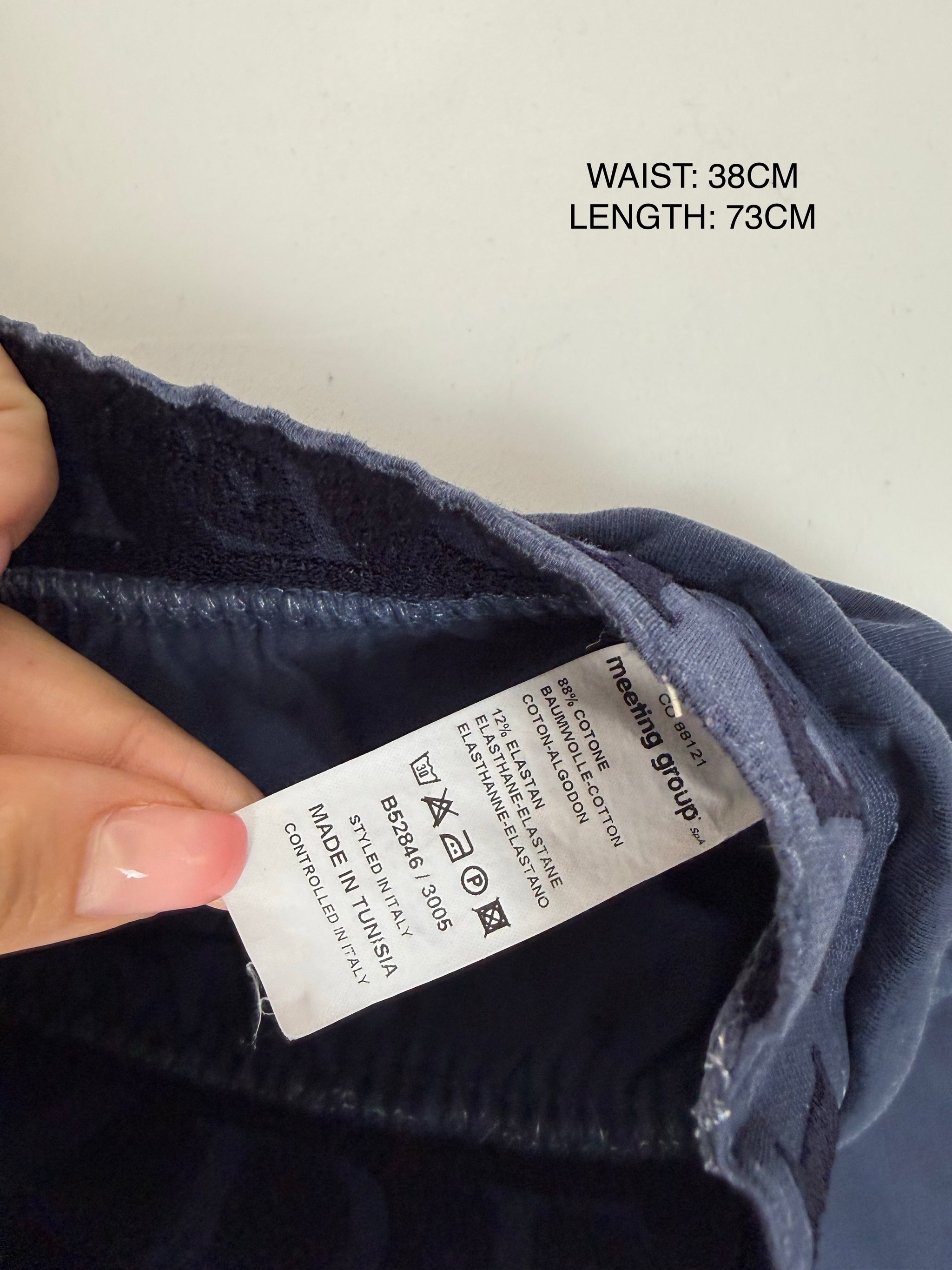 Navy cotton activewear capri pants (M)