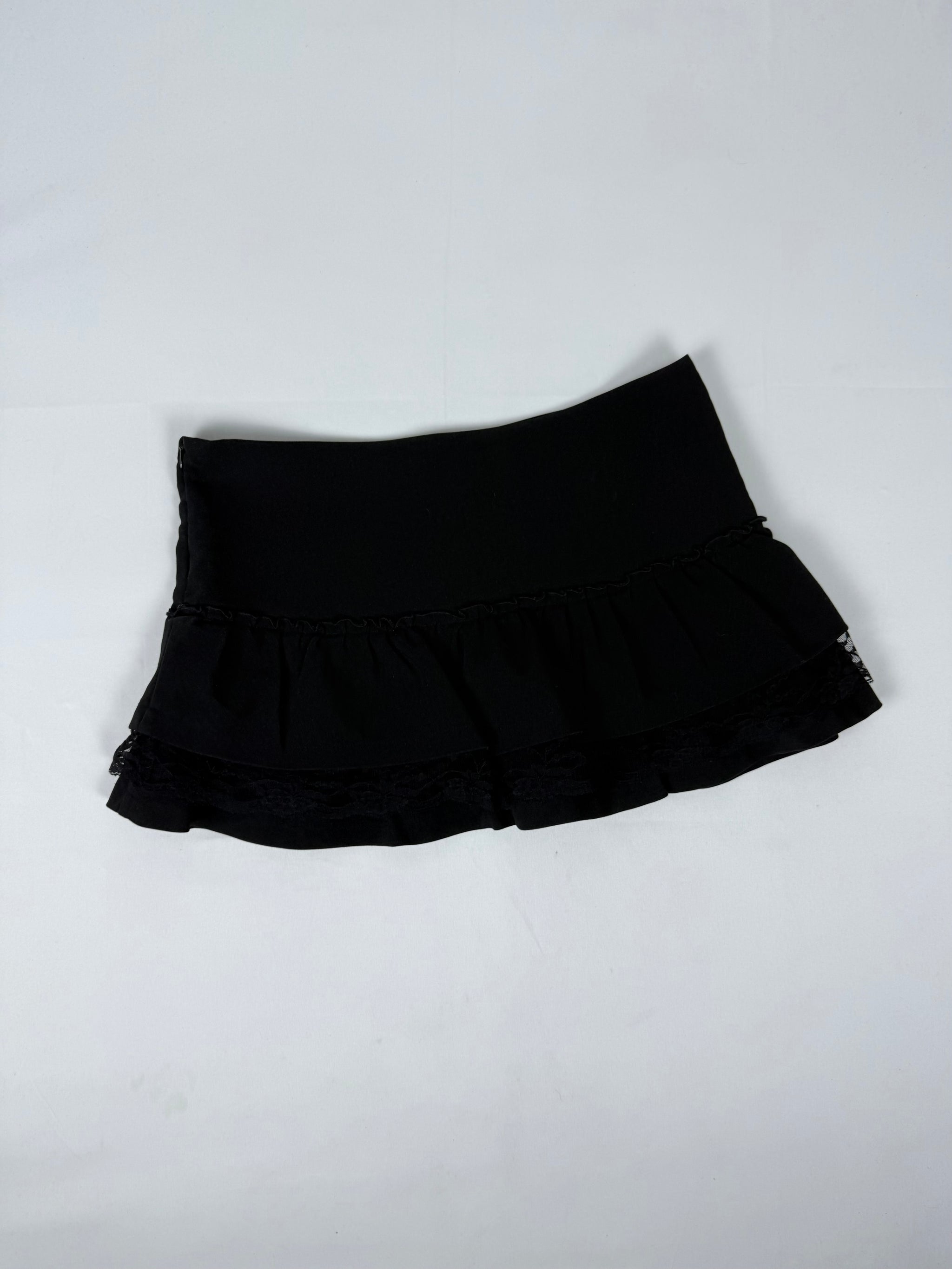 Black pleated low rise mini skirt (M)