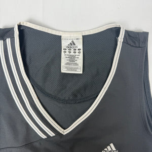 Grey V neck activewear top (M)