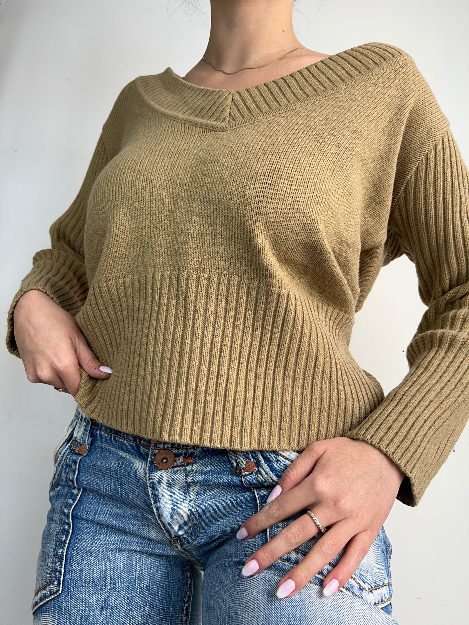 Beige V neck jumper (M/L)