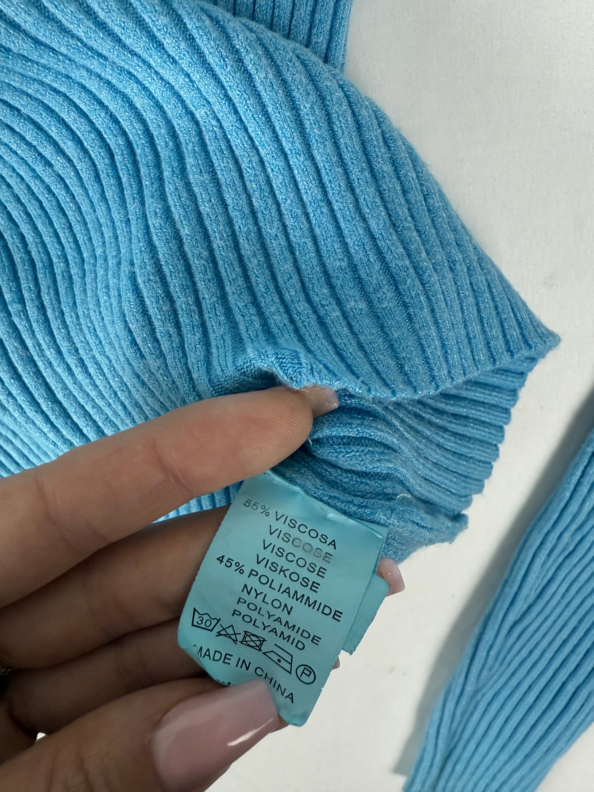 Blue ribbed off shoulders tight fit jumper (S/M)