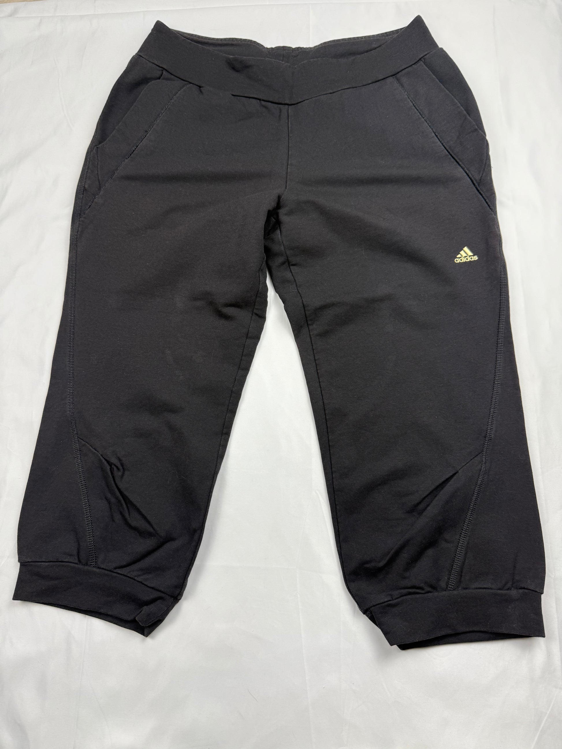 Black low waist capri joggers (S/M)